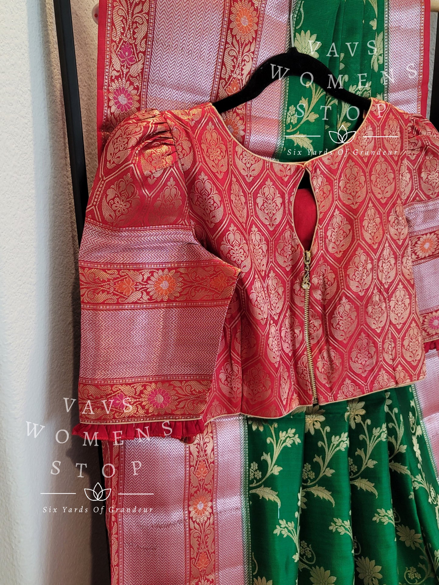 Handwoven Pure Chiniya Silk Saree - Blouse