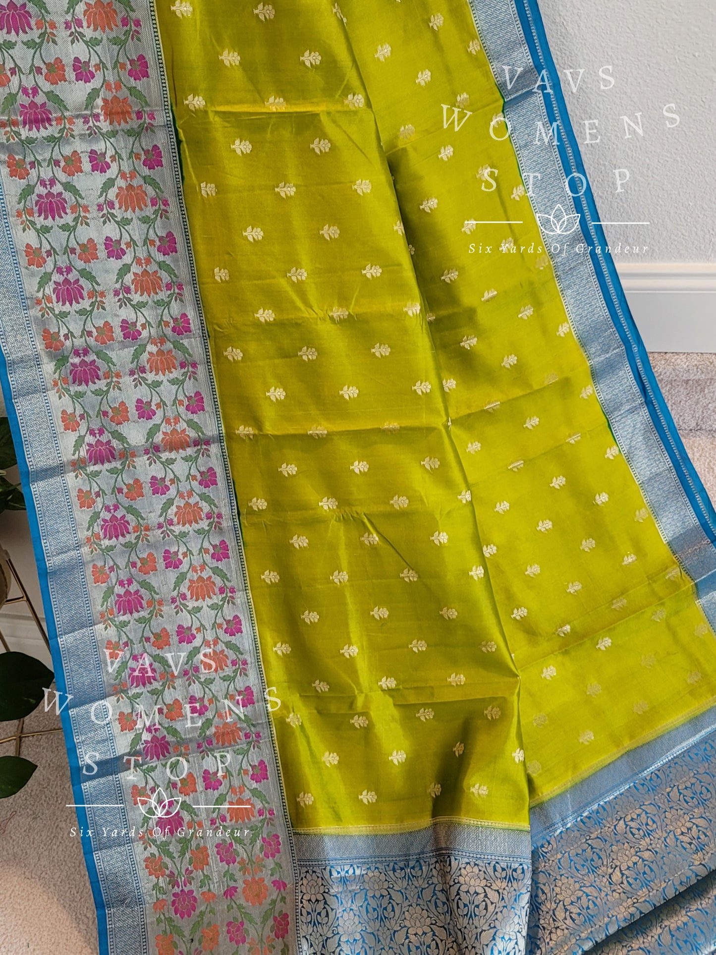 Handwoven Pure Chiniya Silk Saree - Blouse