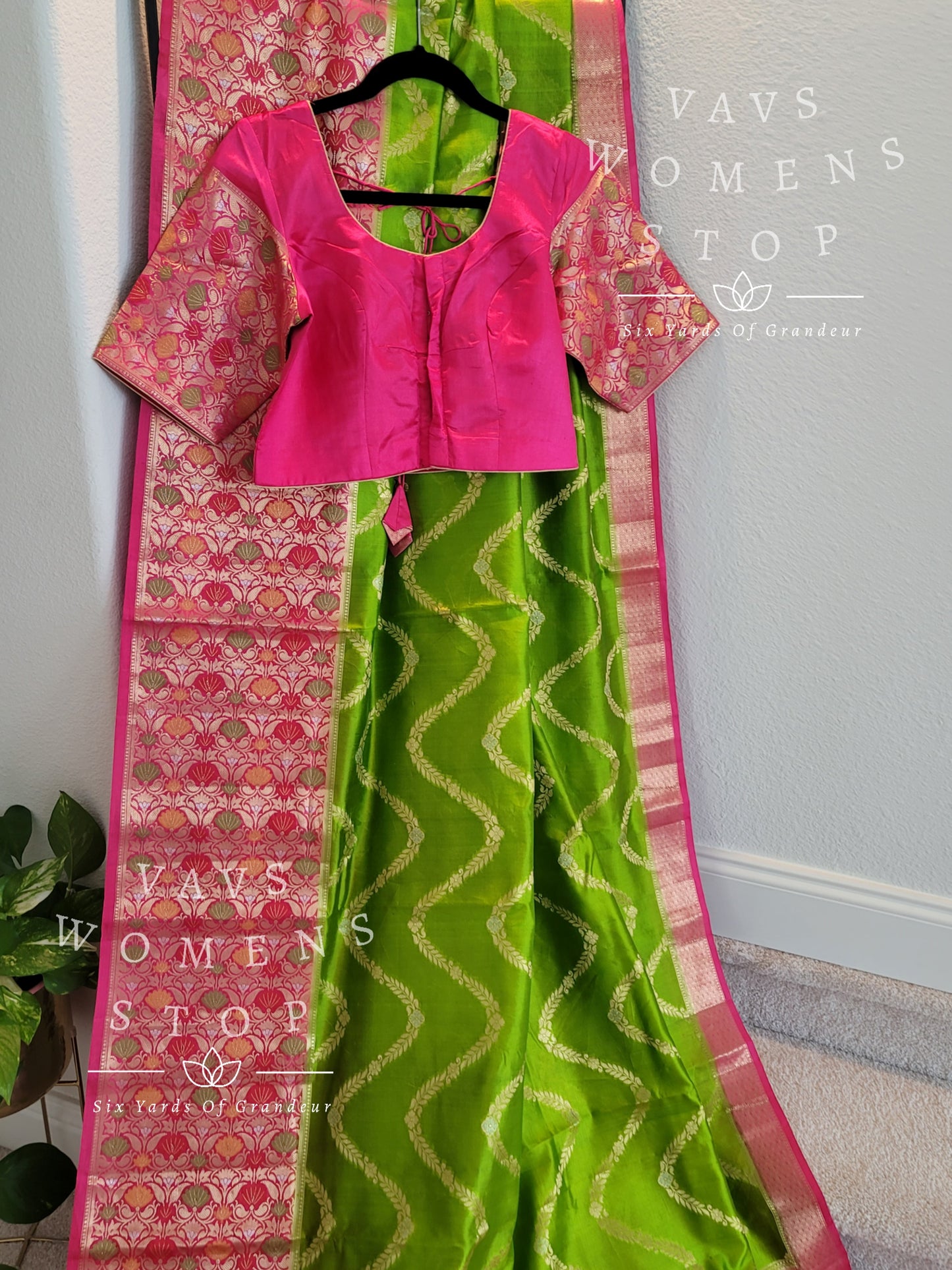 Handwoven Pure Chiniya Silk Saree - Blouse