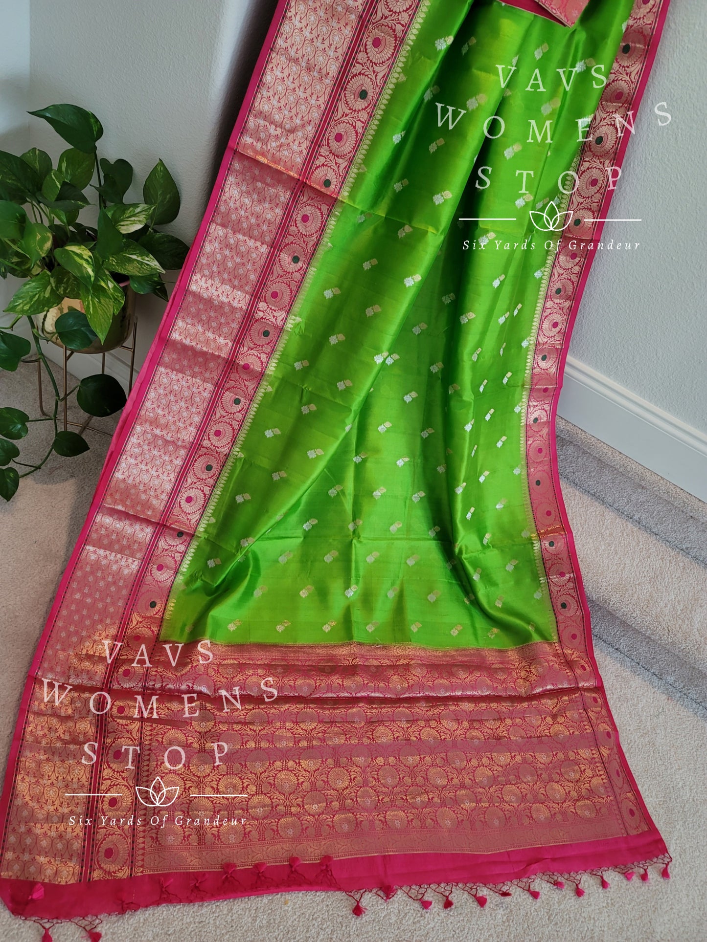 Handwoven Pure Chiniya Silk Saree - Blouse