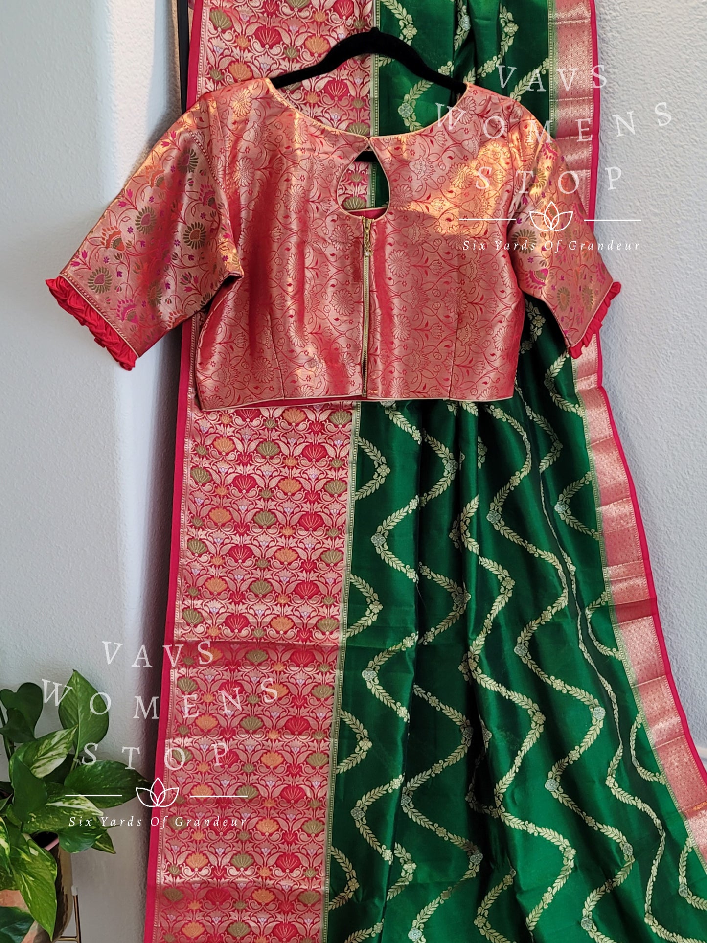 Handwoven Pure Chiniya Silk Saree - Blouse