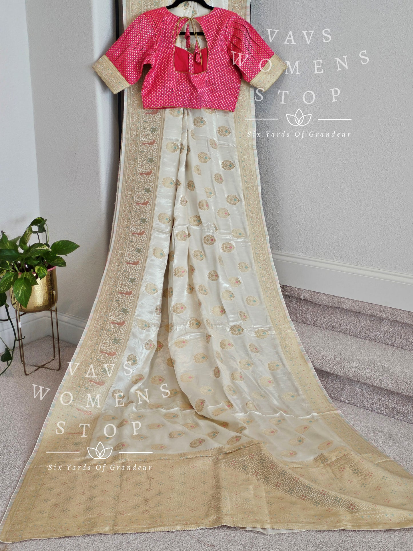 Munga Benarasi Satin Crepe Silk Saree - Blouse