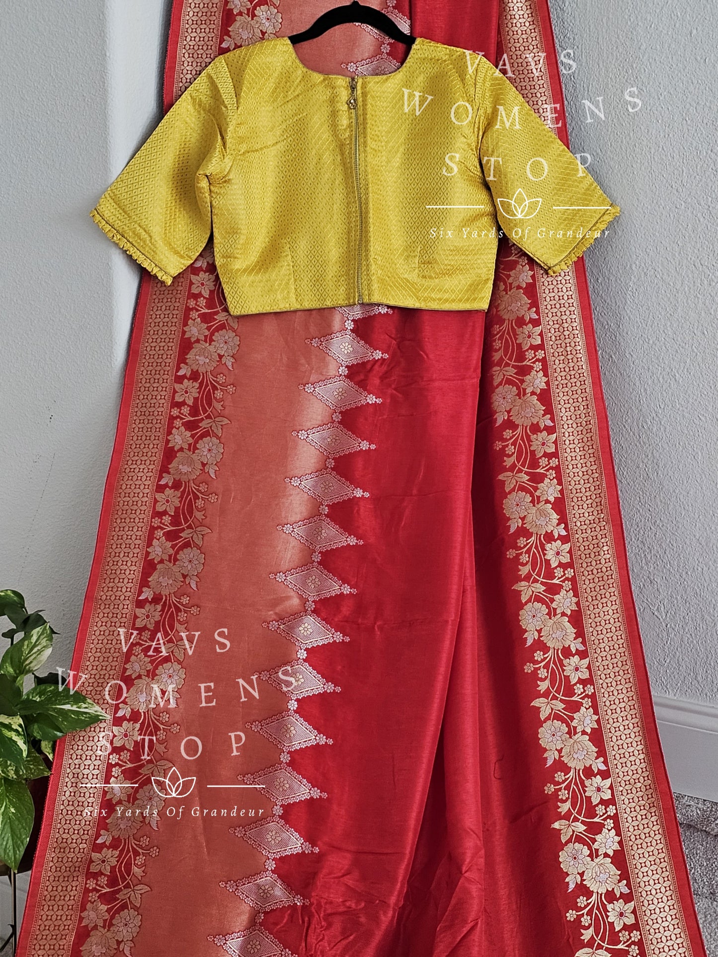 Munga Crepe Silk Saree - Benarasi Blouse