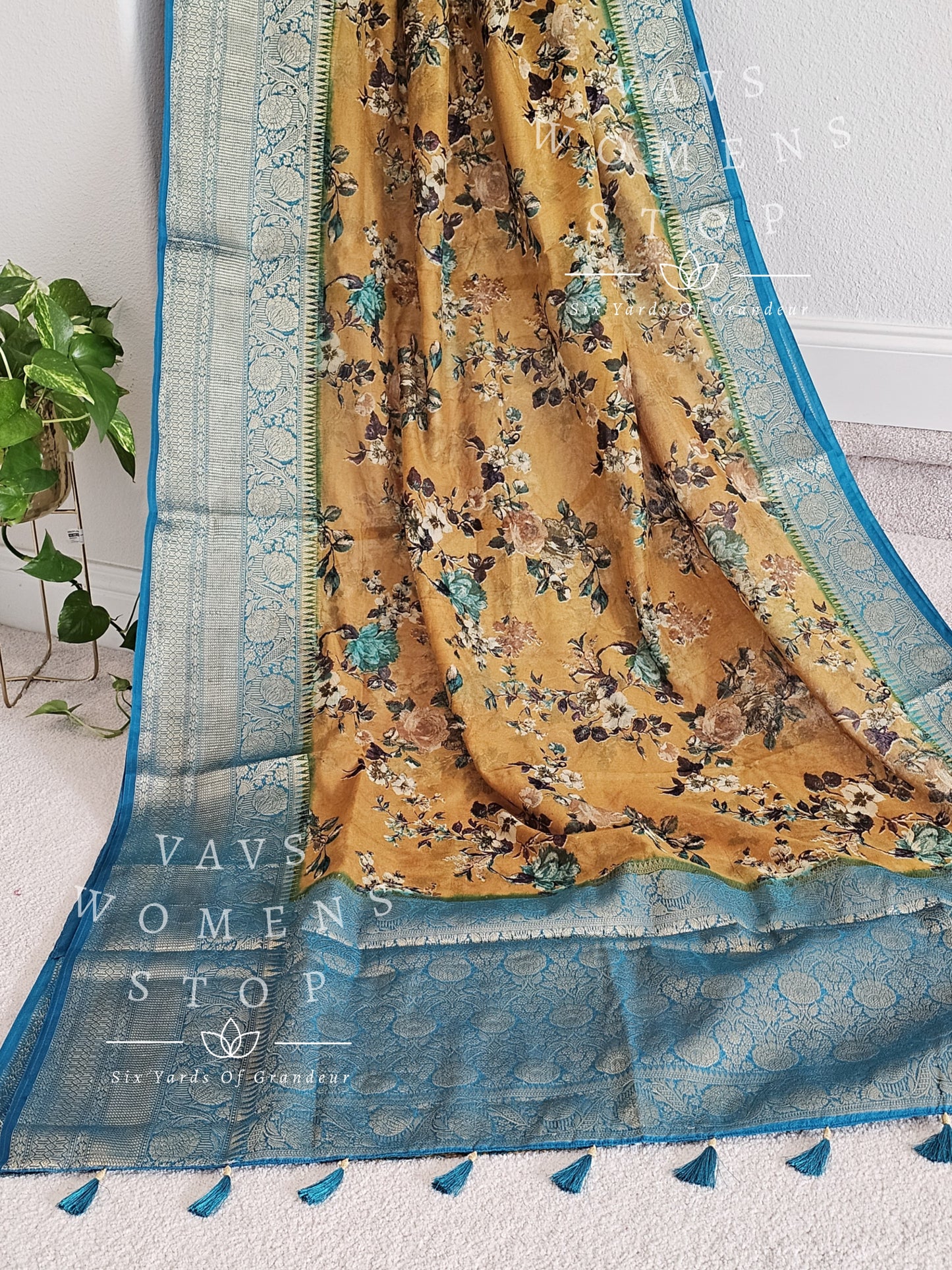 Floral Prints Benarasi Warm Georgette Katan Saree - Blouse