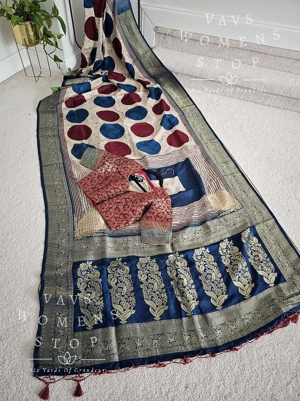 Munga Crepe Silk Digital Print Saree - Blouse