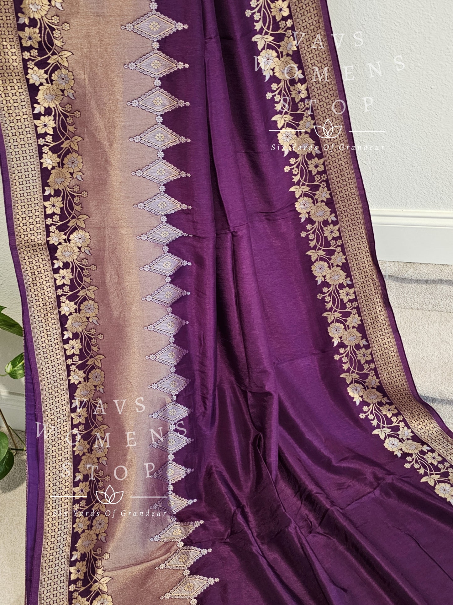 Munga Benarasi Crepe Silk Saree - Pure Benarasi Blouse