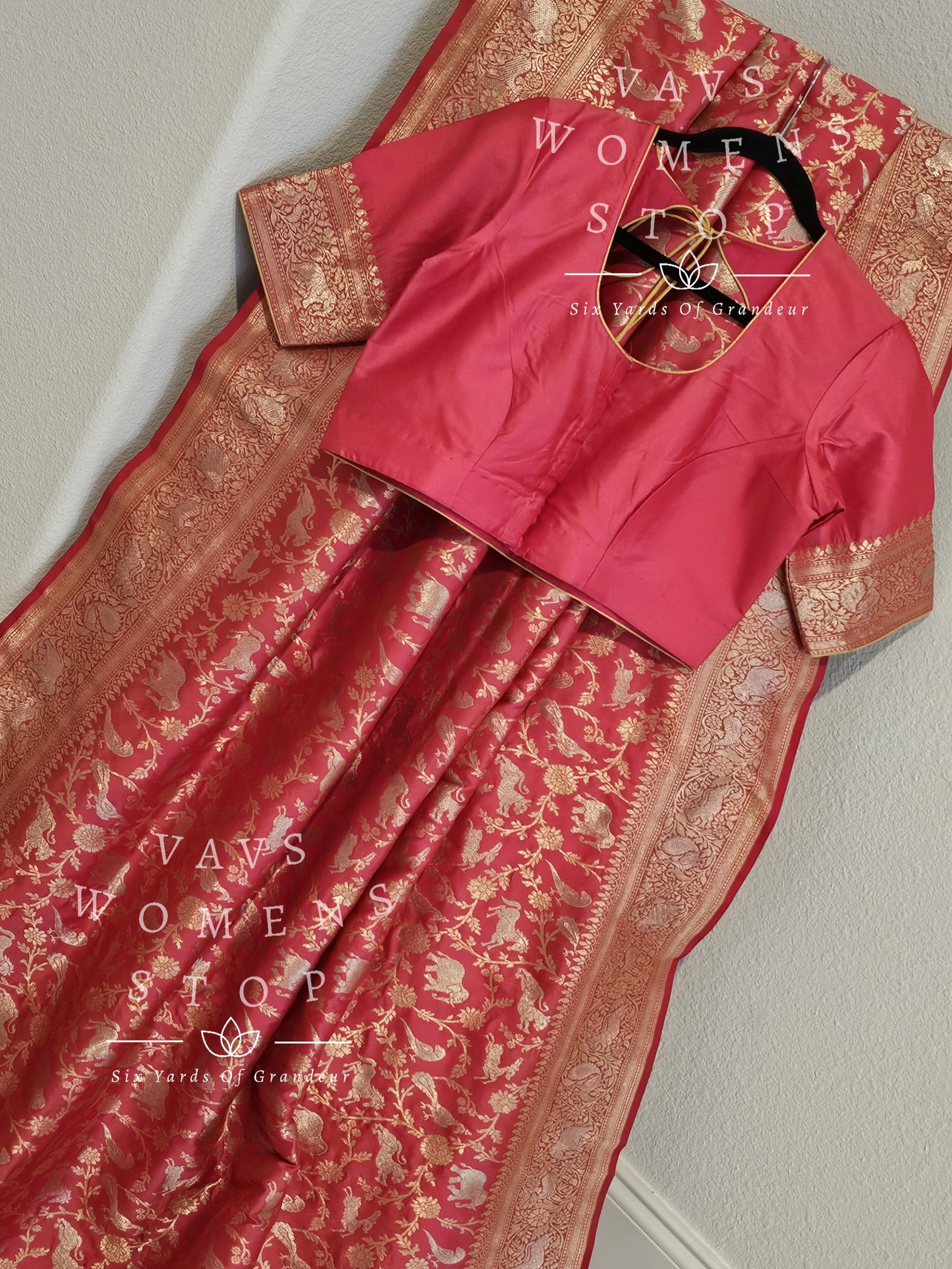 Munga Benarasi Shikar Bagh All Over Design Saree - Blouse