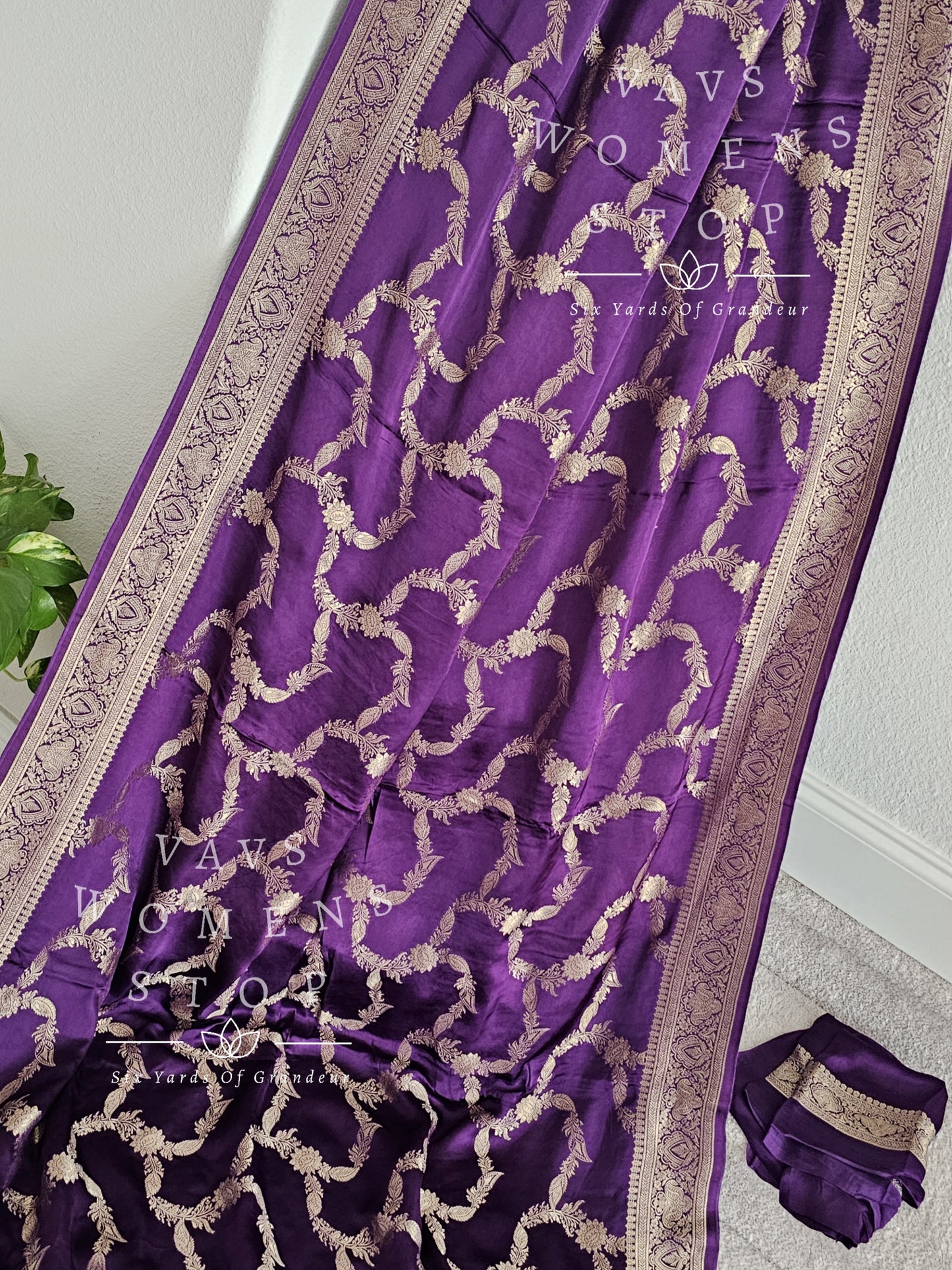 Munga Crepe Satin Benarasi Silk Saree