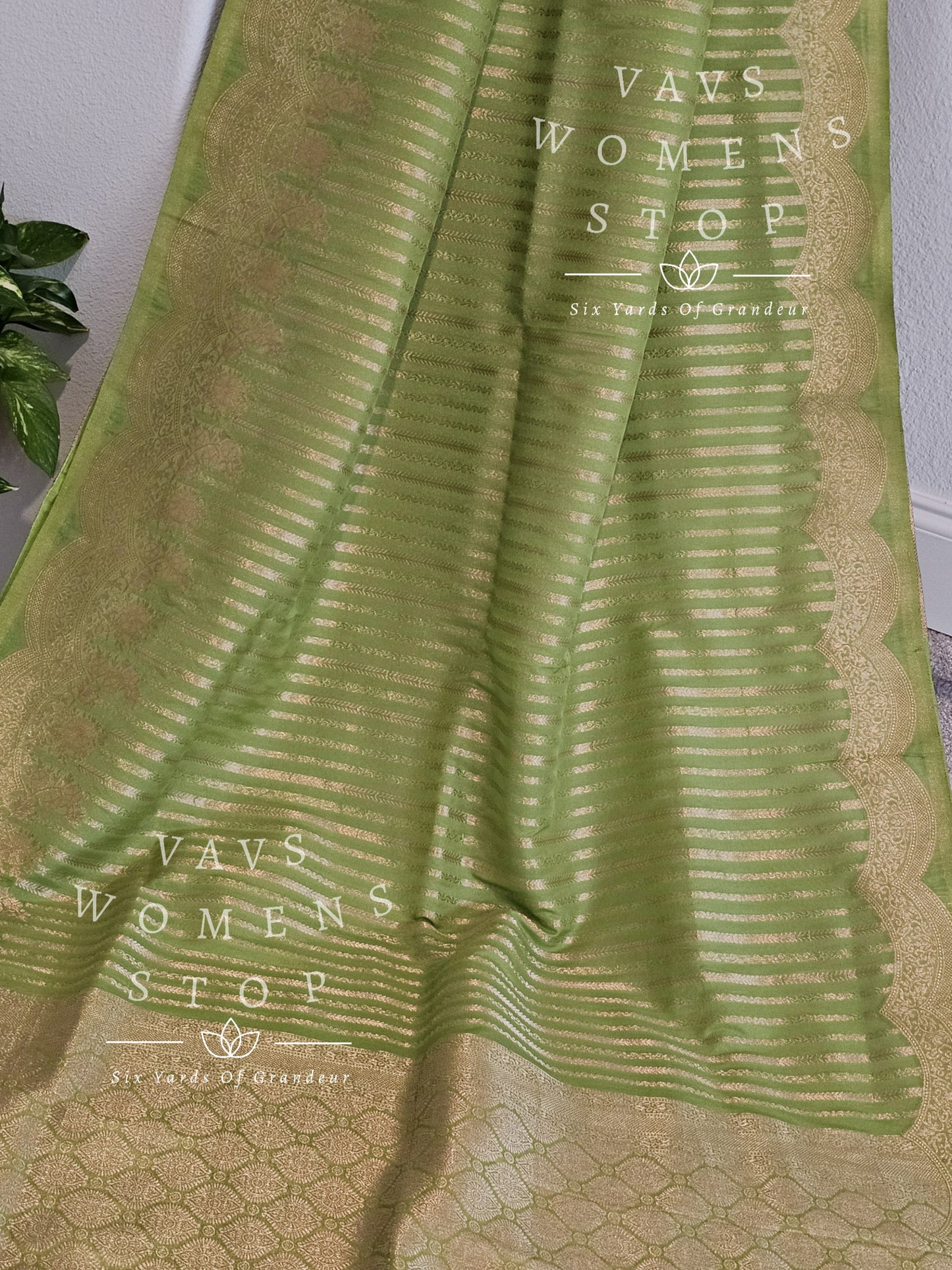 Semi Crepe Benarasi Silk Saree - Blouse