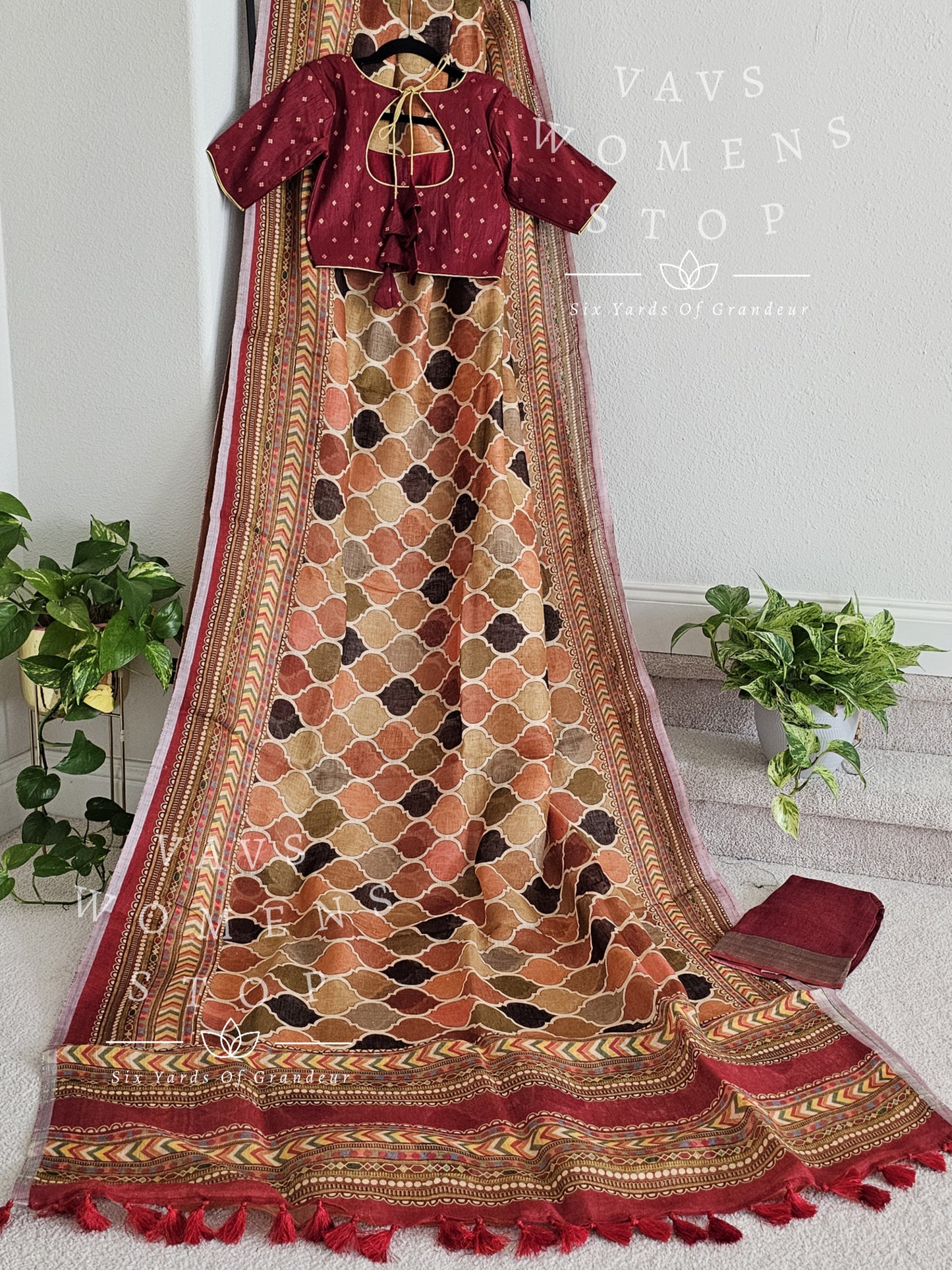 Sabyasachi Inspired Digital Print Pure Linen By Linen Saree - Blouse