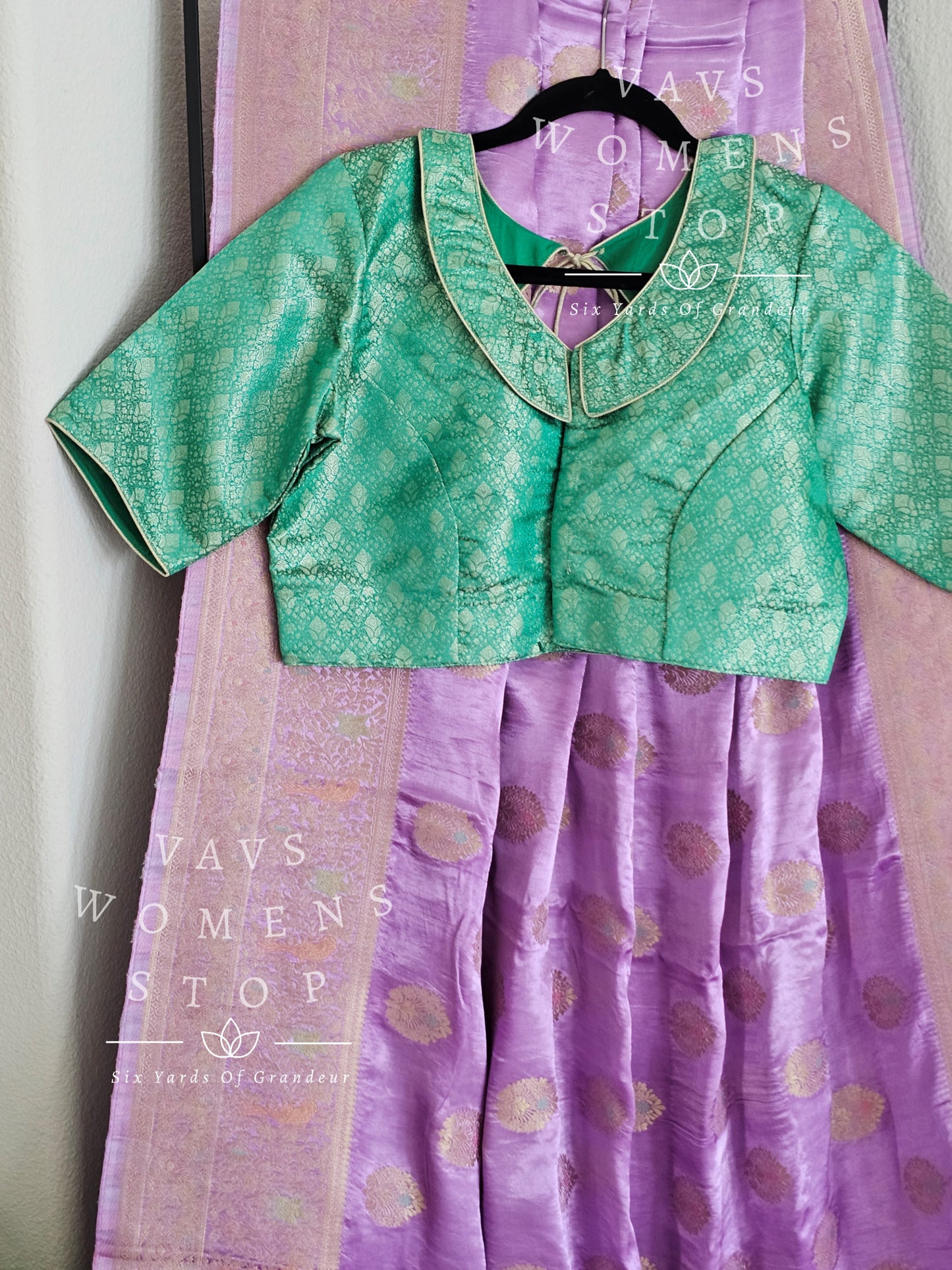 Munga Satin Benarasi Crepe Silk Saree - Benarasi Blouse