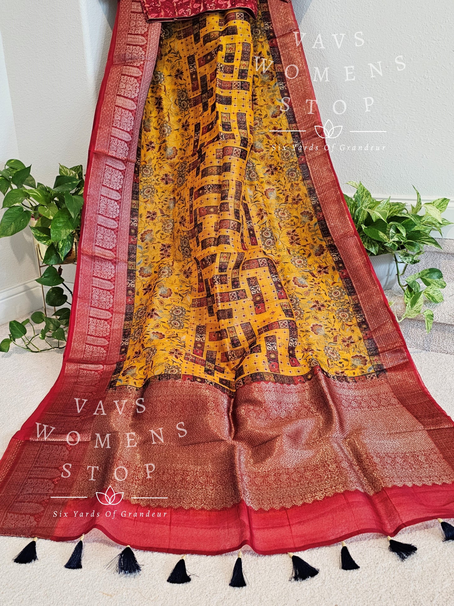 Pure Organza Designer Prints Saree - Blouse