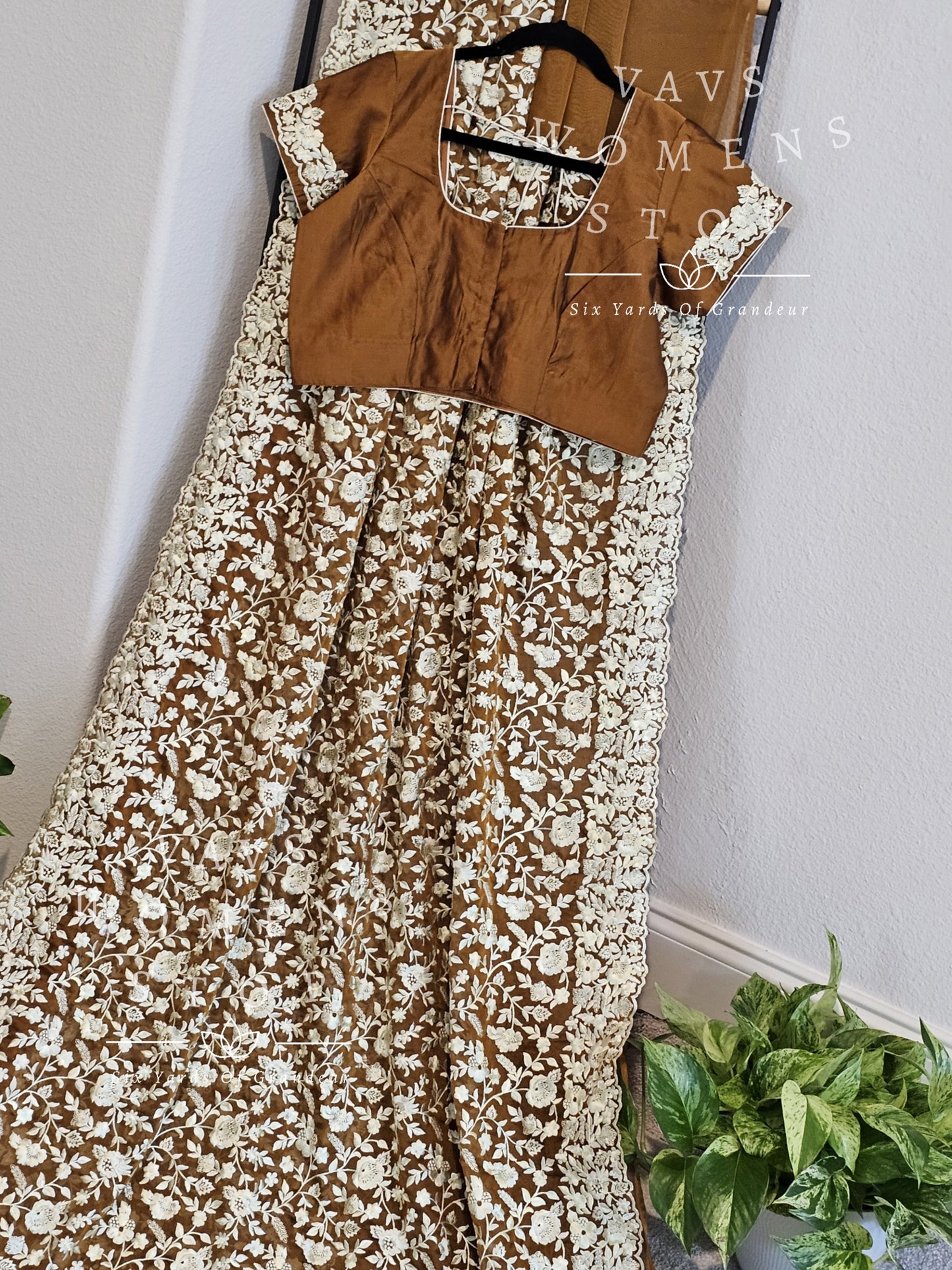 Soft Organza Parsi Gara Machine Embroidery Saree - Blouse