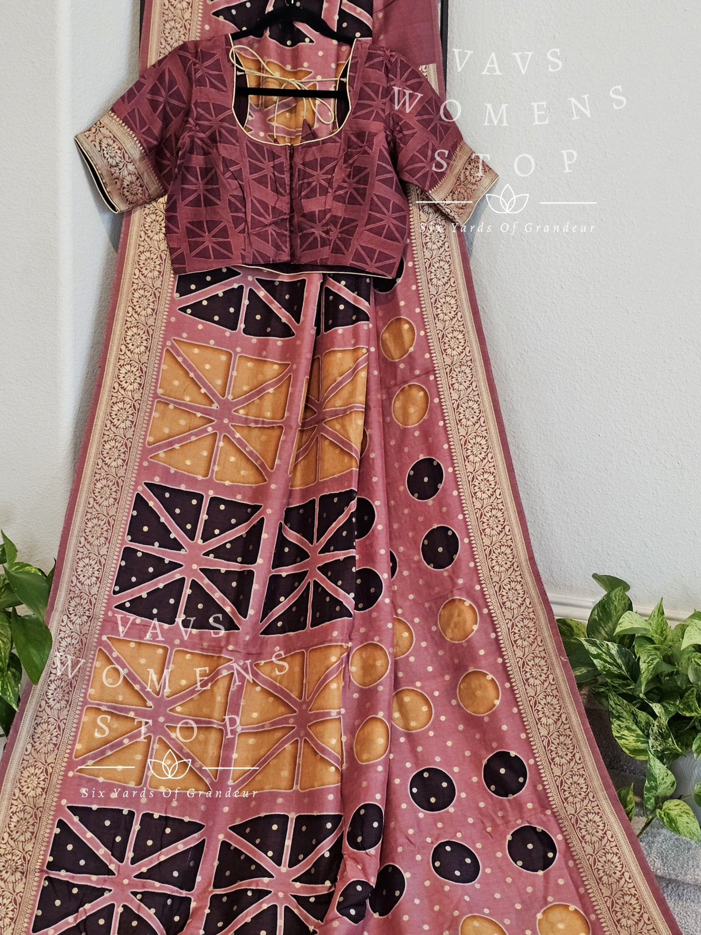 Munga Crepe Silk Digital Print Saree - Blouse