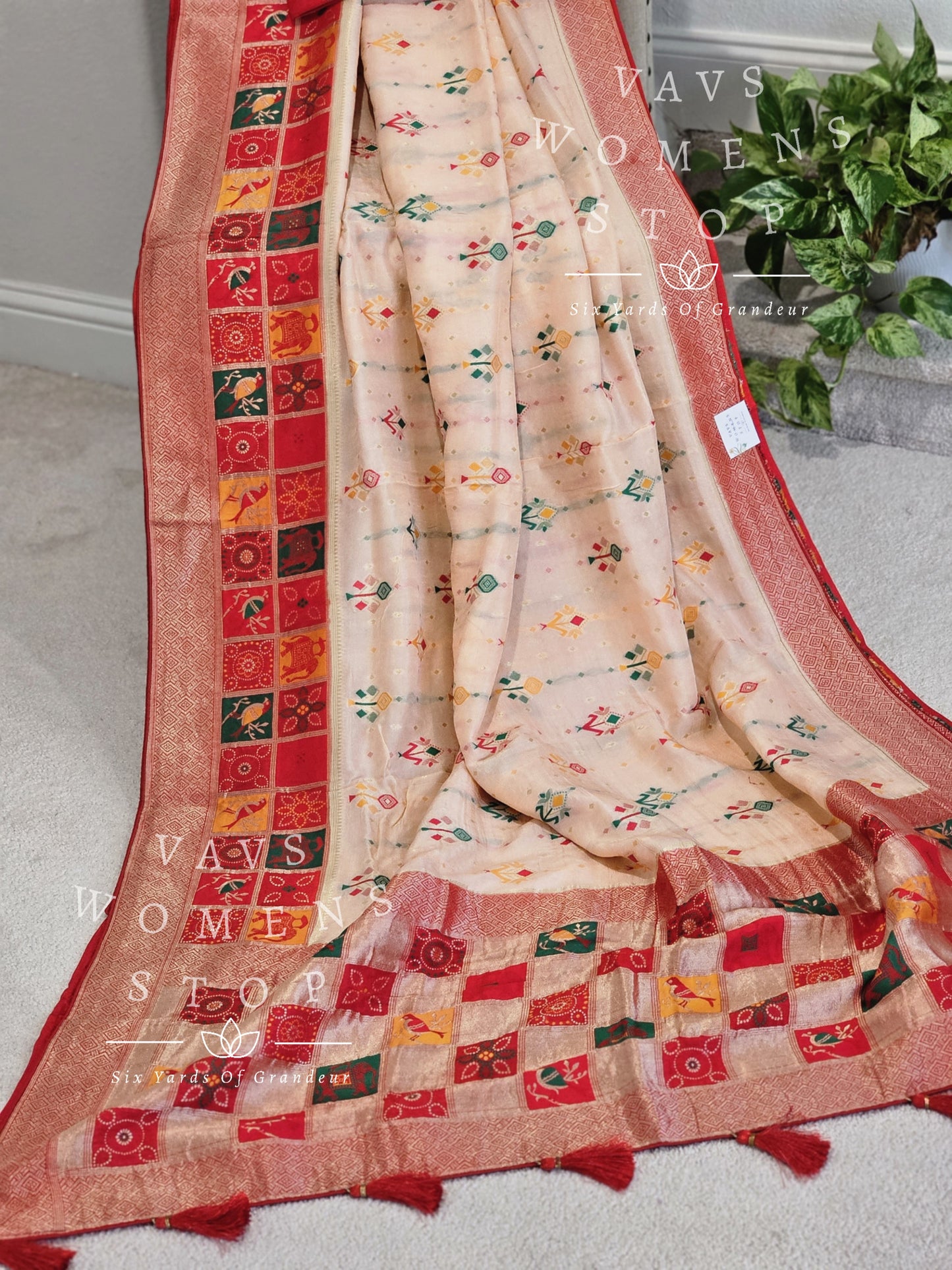 Munga Crepe Silk Patola Designer Saree - Blouse