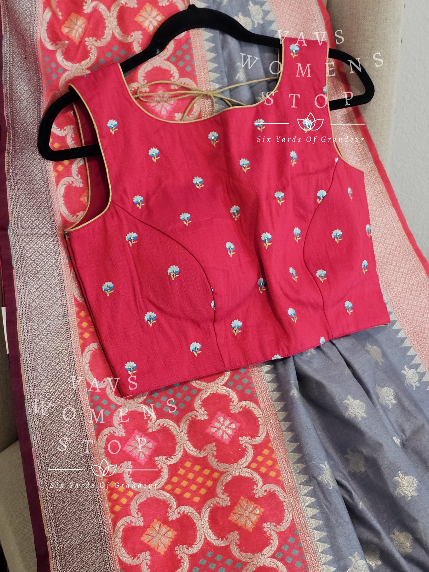 Jute Dupion Silk Bhandini Saree - Blouse