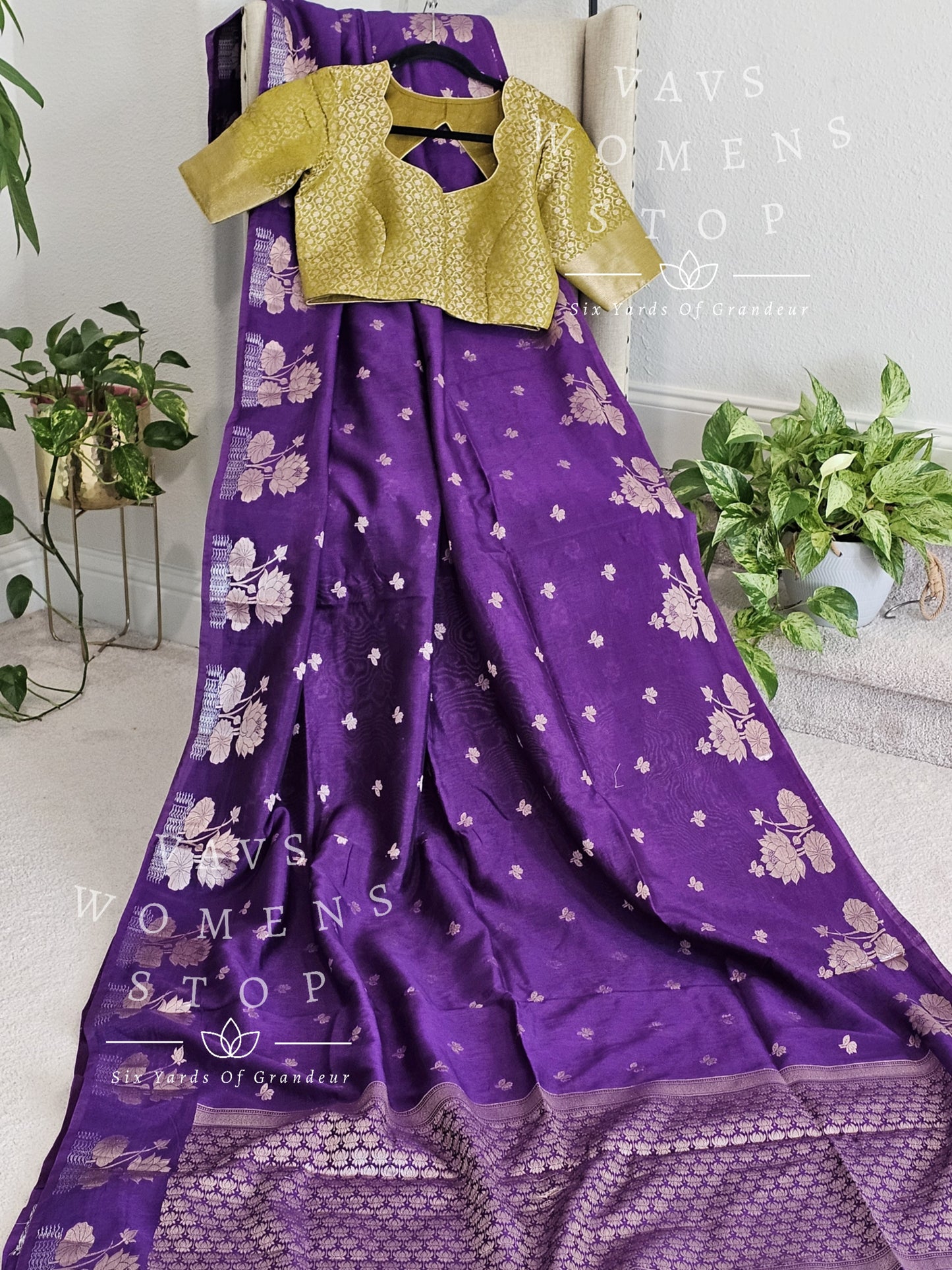 Borderless Chiniya Tussar Silk Saree - Blouse