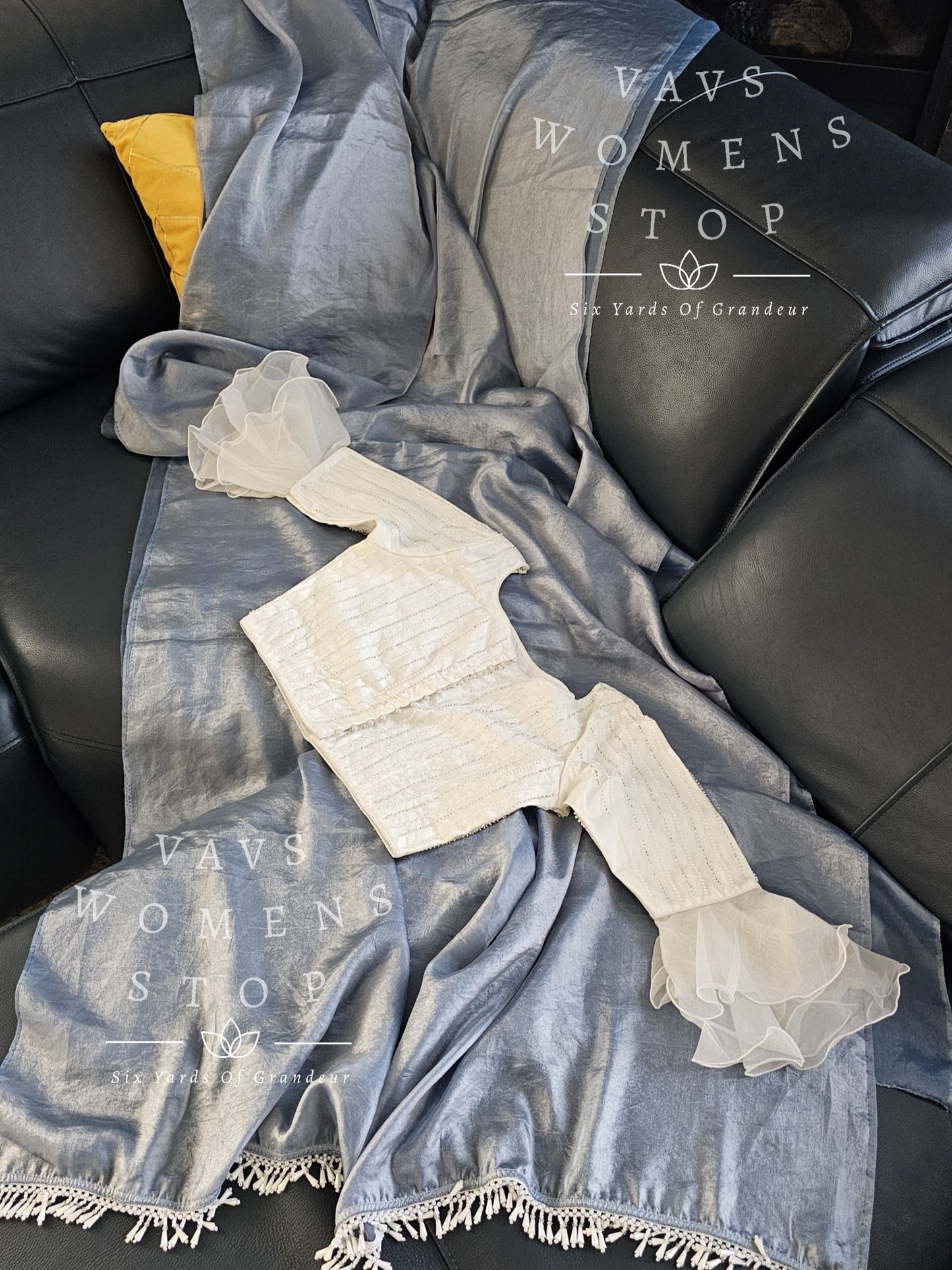 Unique VAVS Designer Space Silk Saree - Blouse