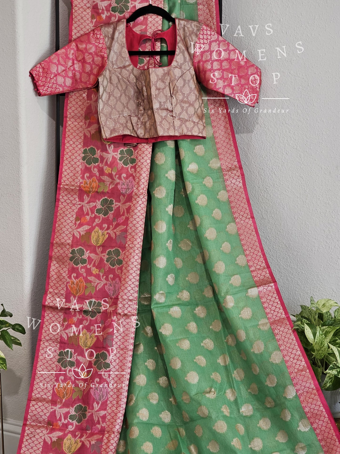 Semi Benarasi Warm Organza Silk Saree - Blouse