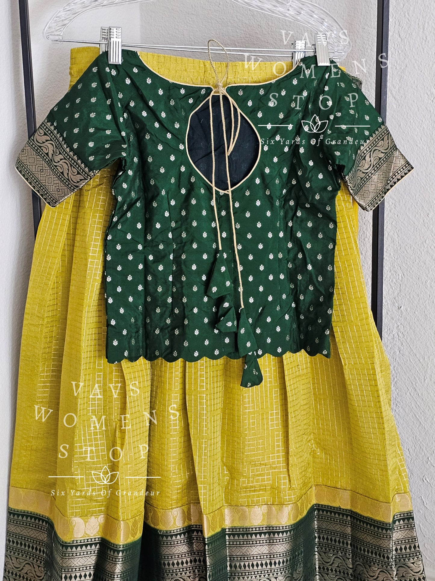 Chiniya Benarasi Lehenga - Blouse