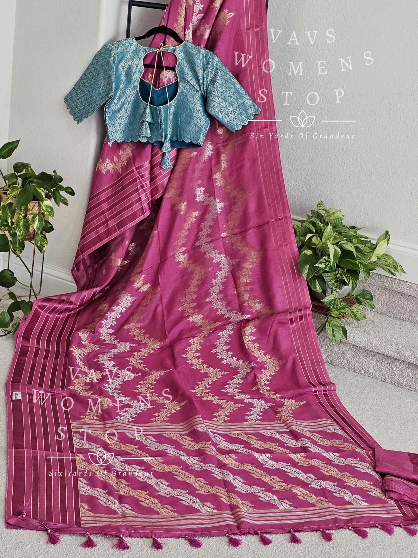 Munga Crepe Satin Benarasi Silk Saree - Benarasi Blouse