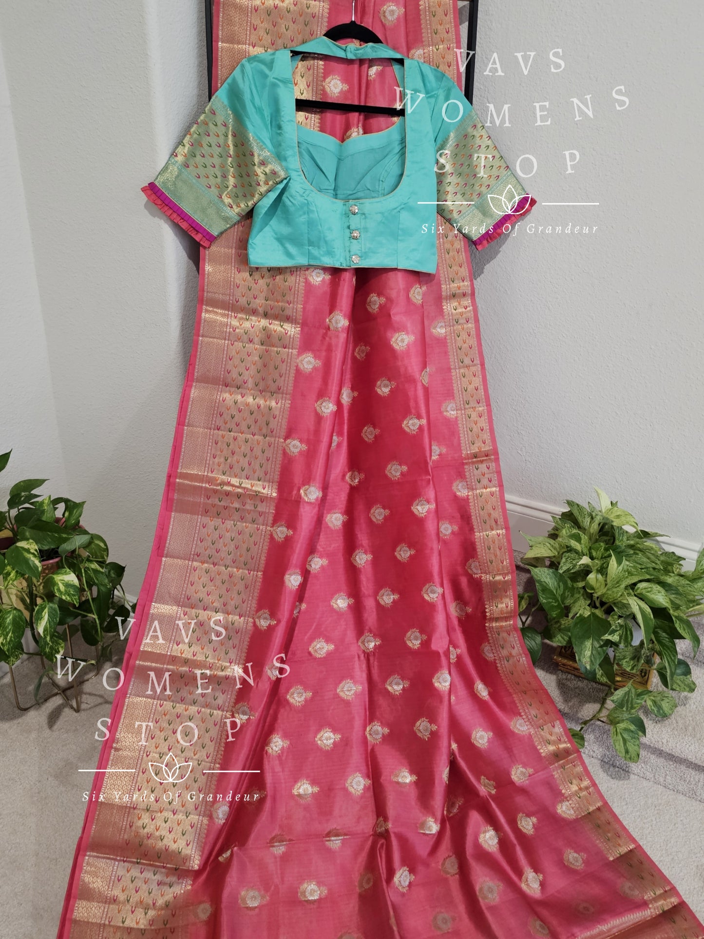 Handwoven Pure Chiniya Silk Saree - Blouse