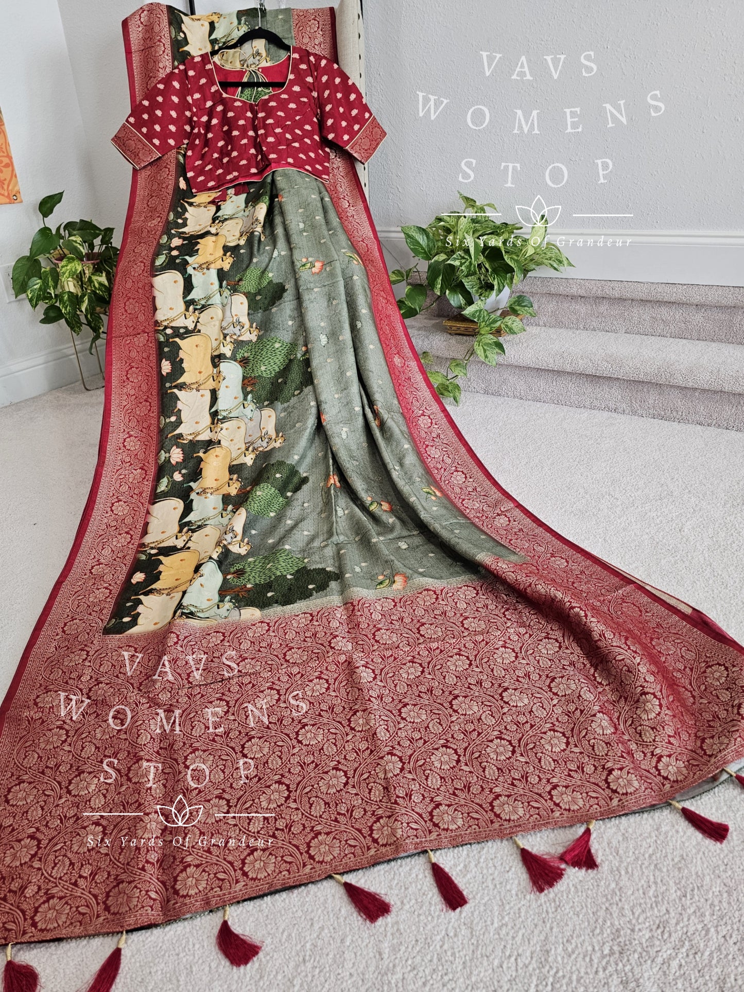 Dola Crepe Silk Pichwai Print Benarasi Saree - Blouse