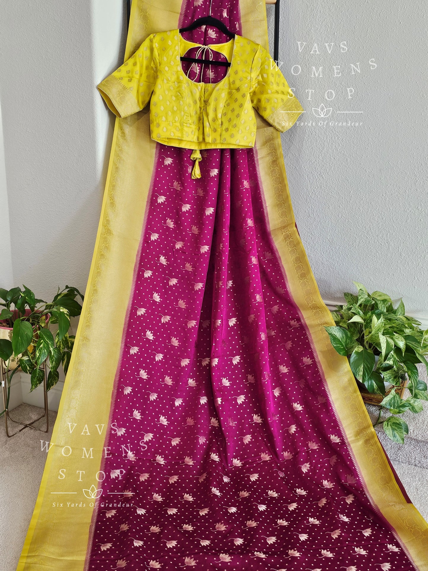 Semi Mashru Crepe Benarasi Silk Saree - Blouse