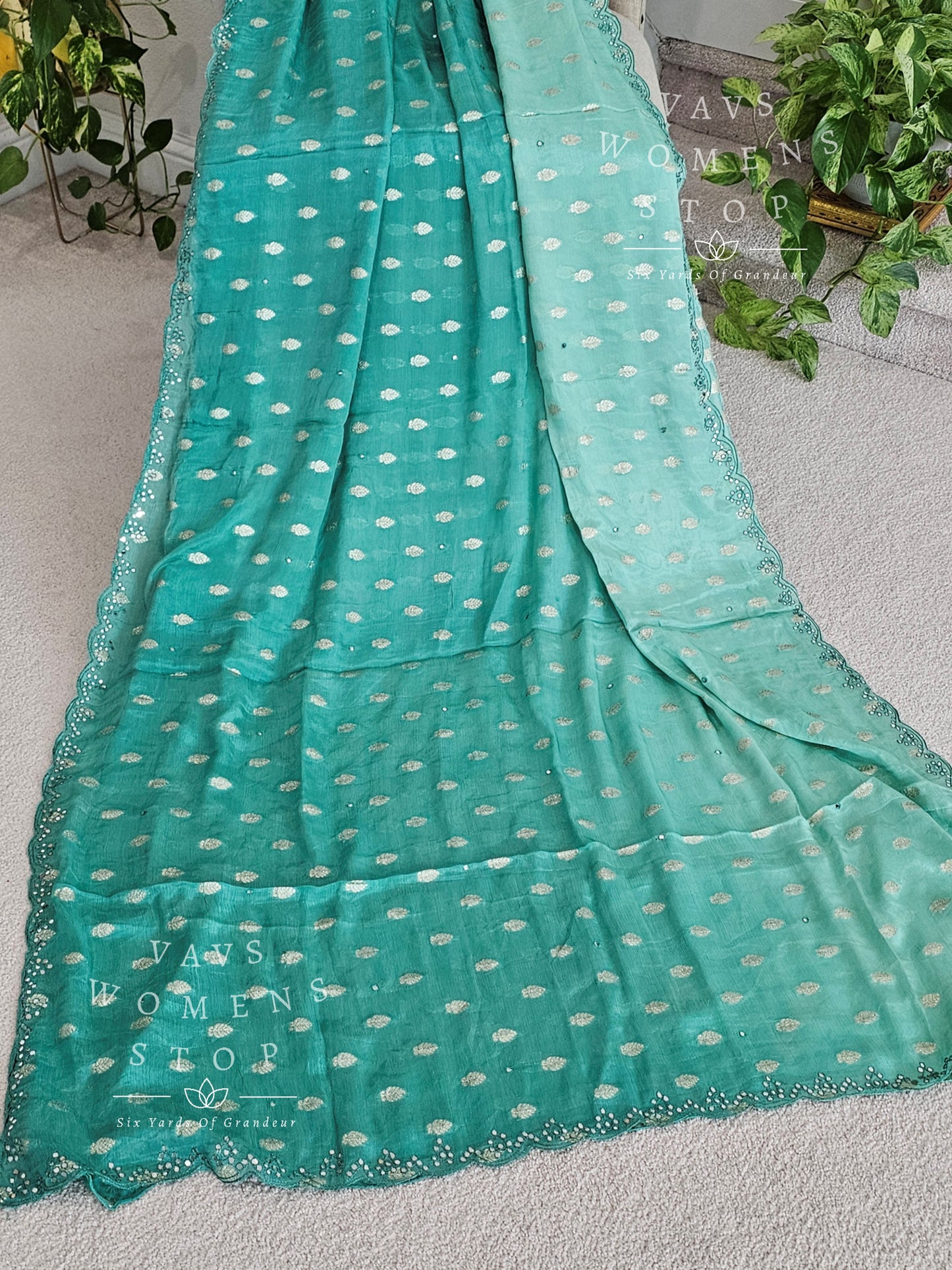 Crepe Silk Foil Mirror Classy Shaded Saree - Blouse