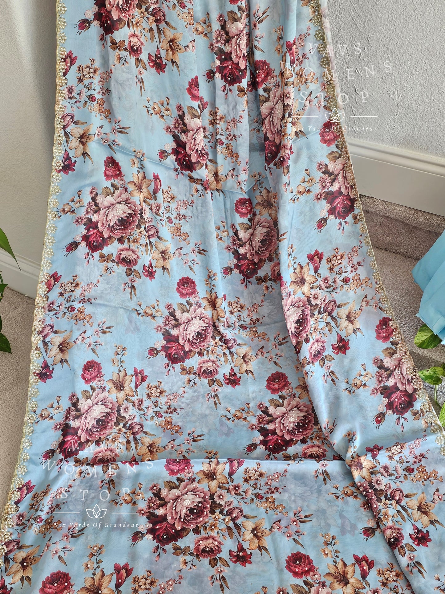 Floral Prints Satin Soft Organza Saree - Blouse