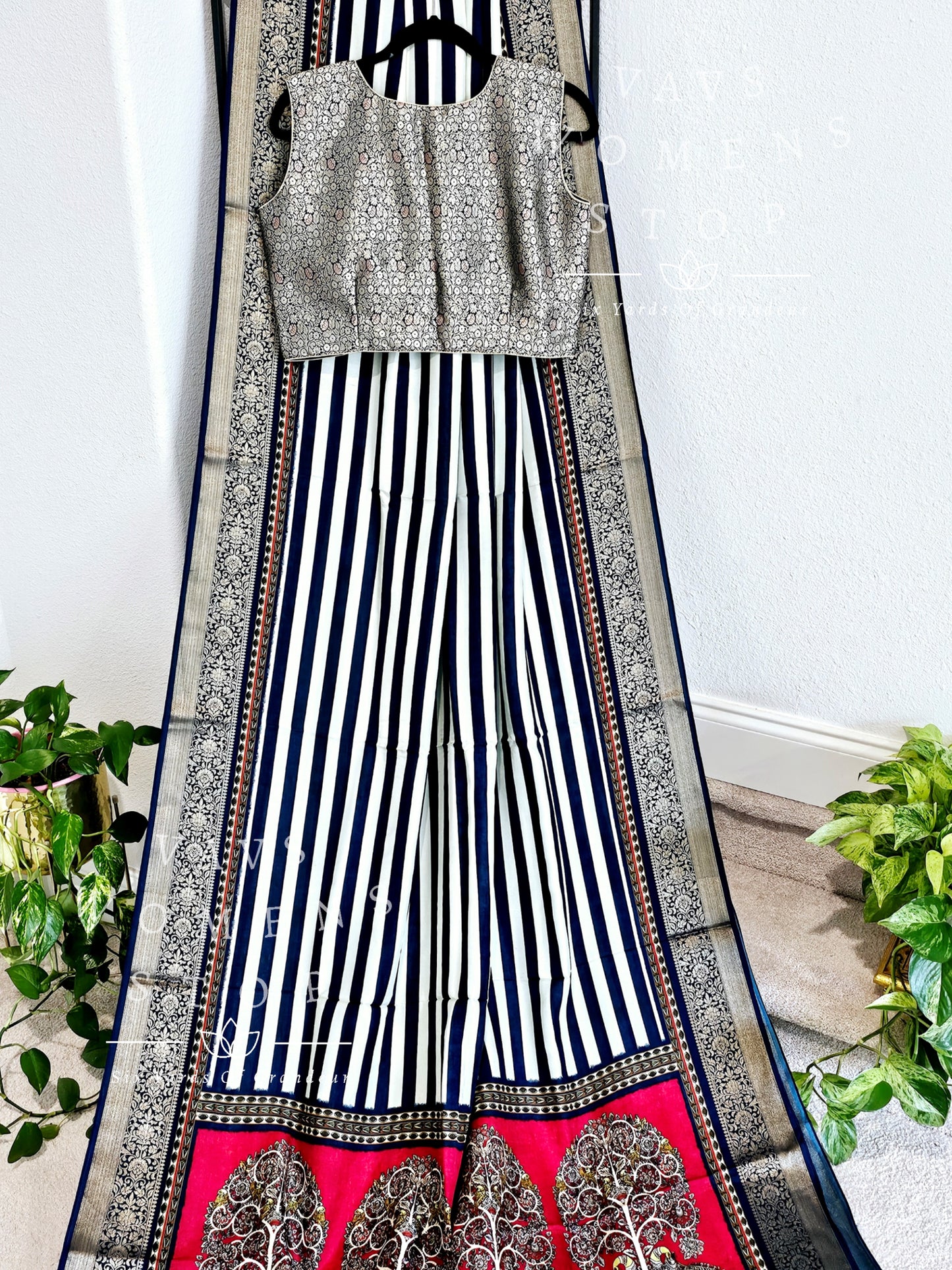 Munga Crepe Silk Kalamkari Digital Print Saree - Blouse