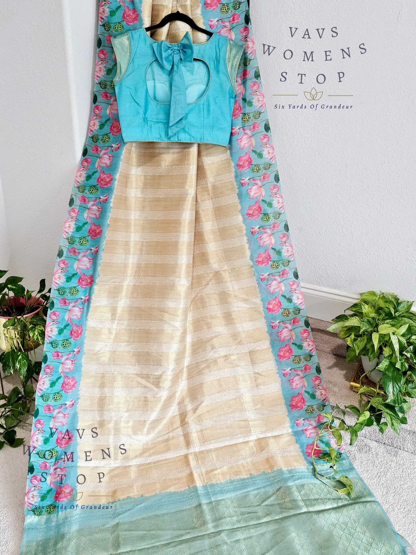 Muslin Silk Cotton Floral Print Linen Border Saree - Blouse