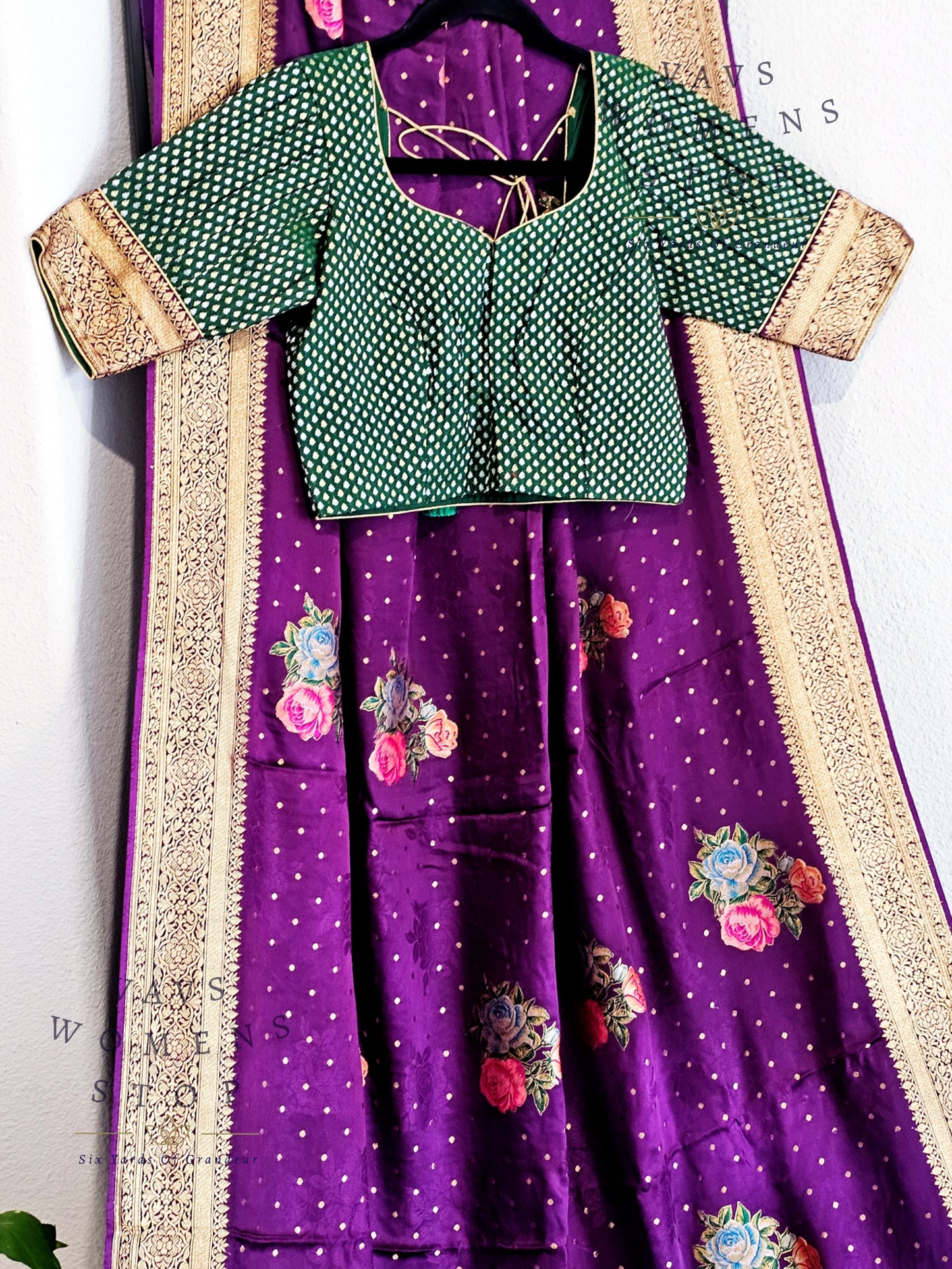 Munga Satin Benarasi Silk Saree - Blouse