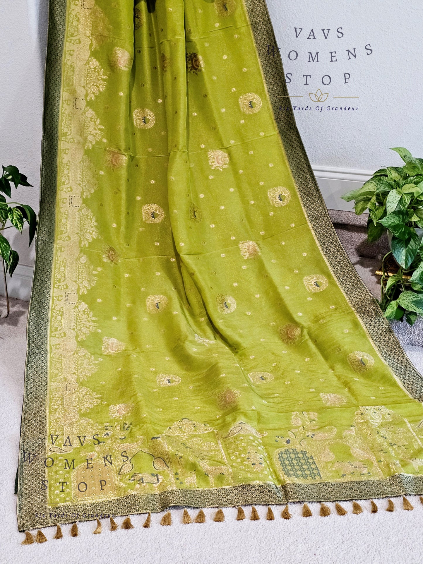 Munga Benarasi Crepe Silk Saree - Blouse