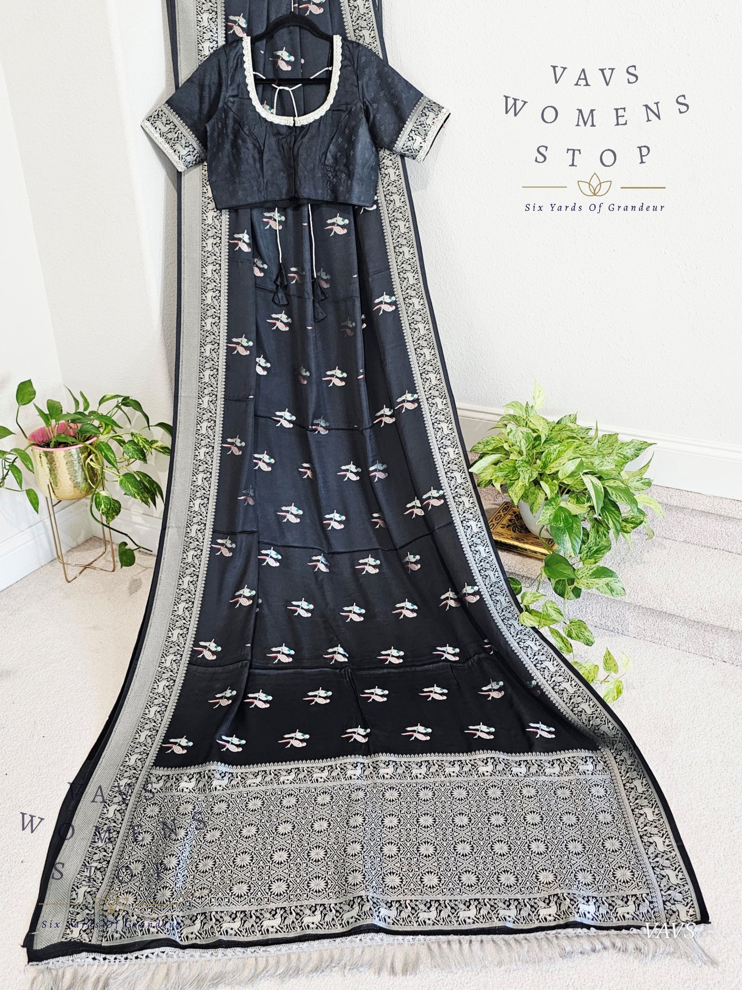 Munga Crepe Satin Benarasi Silk Saree - Blouse