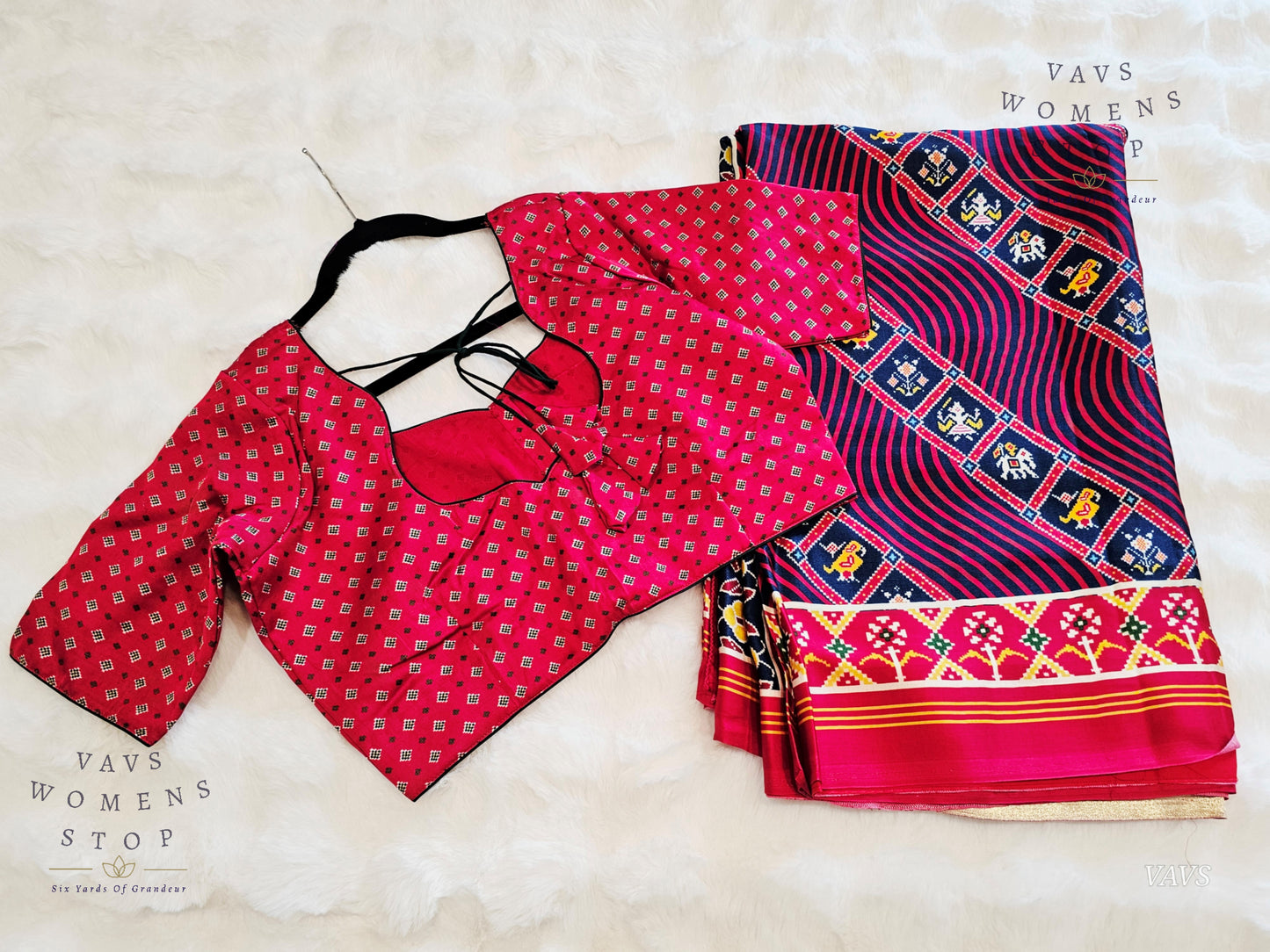 Pure Gaji Silk Patola Prints Saree - Blouse