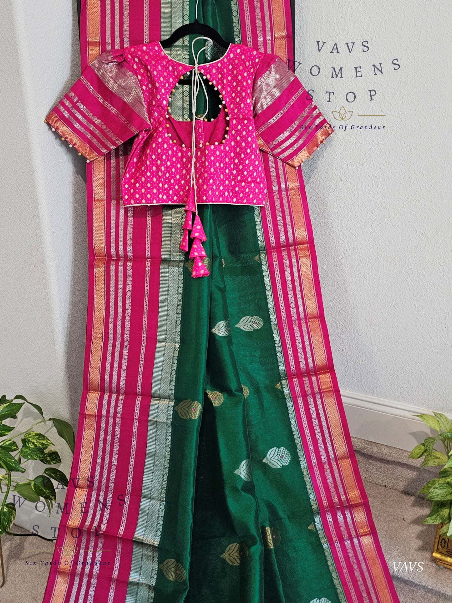 Pure Gadwal Silk Cotton Handloom Traditional Lines Border Pattern Saree with Benarasi Blouse – Traditional Wedding & Festive Wear