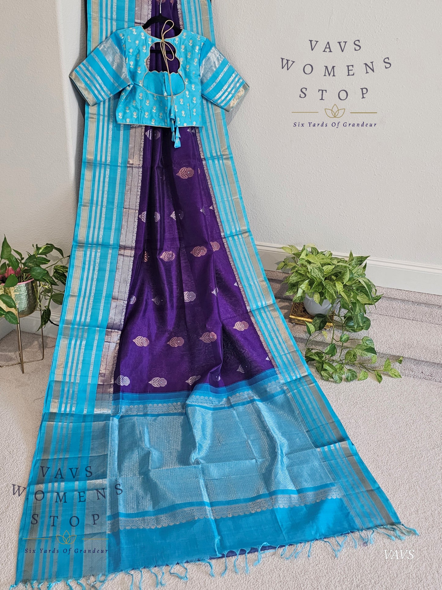 Pure Gadwal Silk Cotton Handloom Traditional Lines Border Pattern Saree with Benarasi Blouse – Traditional Wedding & Festive Wear