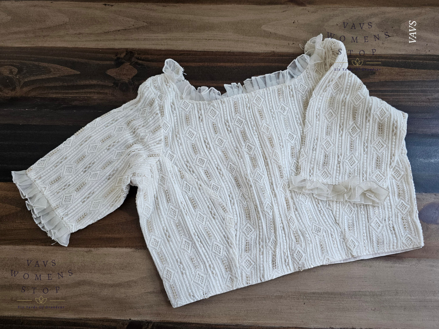 “Off-White Georgette Chikankari Tailored Saree Blouse – USA Ready to Ship”
“Designer Off-White Georgette Blouse with Chikankari Embroidery – Party & Wedding Wear USA”