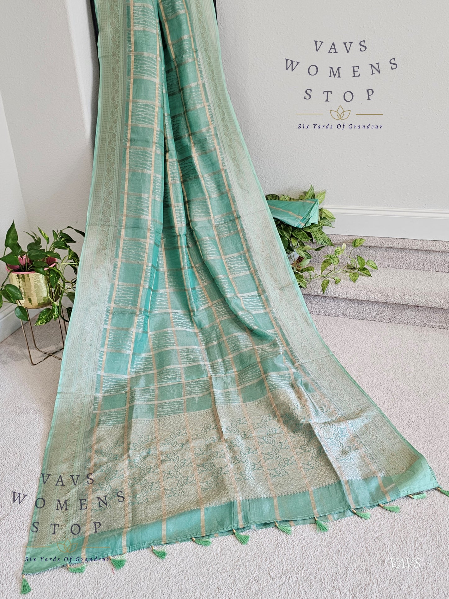 Sea Green Pure Banarasi Tissue Saree with Checks Pattern & Blouse Piece