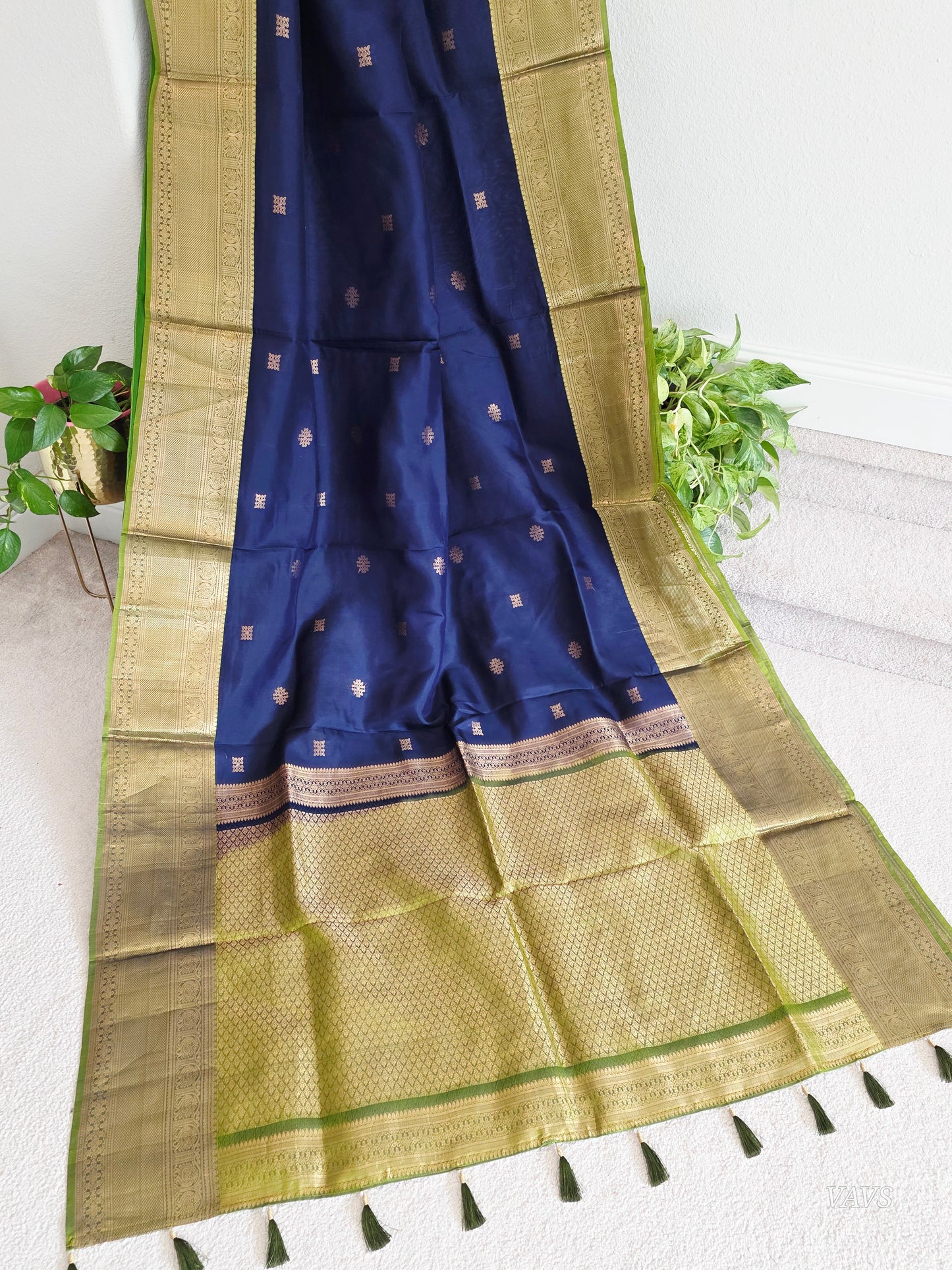 Pure Kanchi Soft Silk Saree in Navy Blue & Olive Green with Gold Kollam Butta