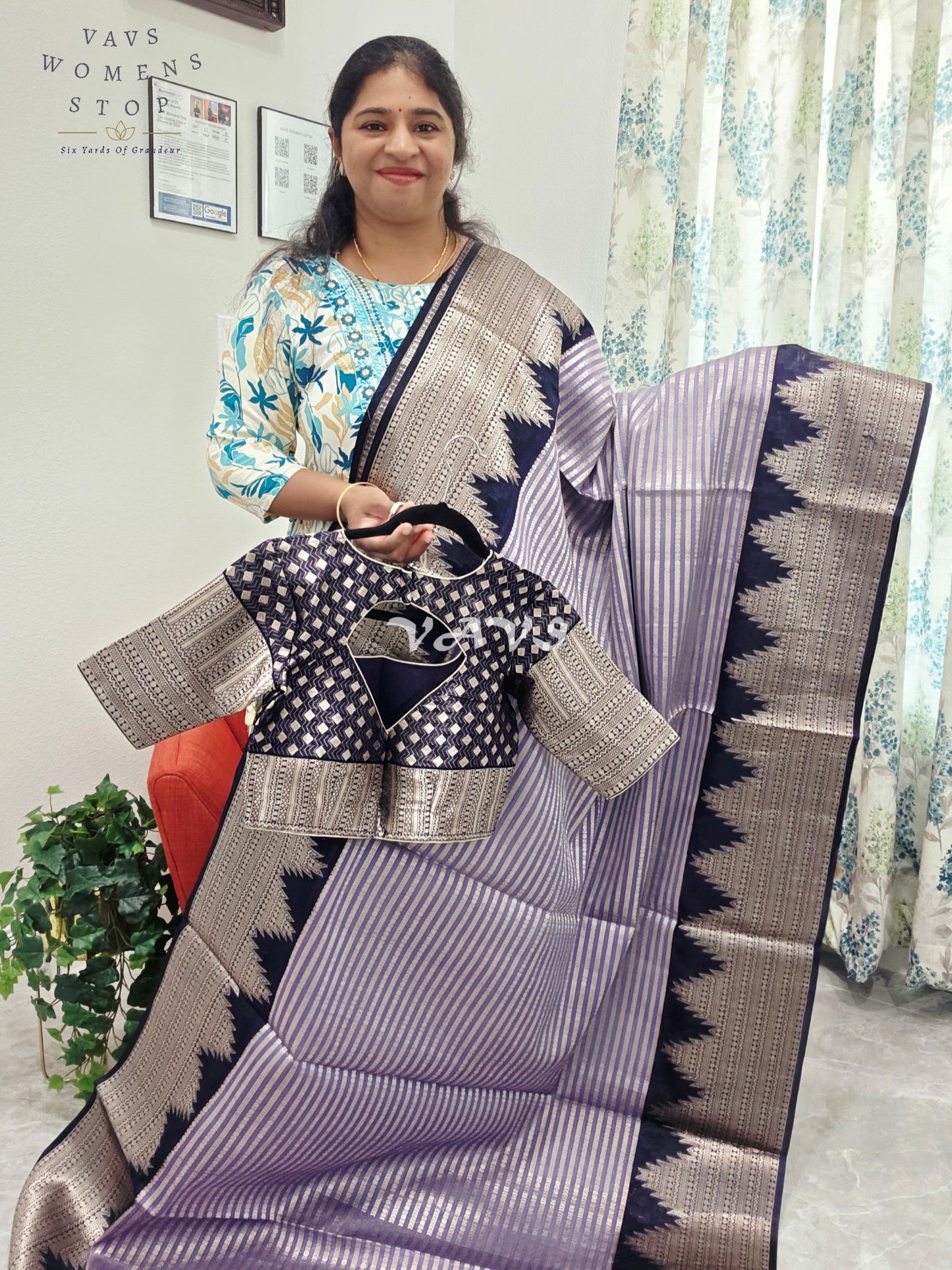 Chiniya Semi Benarasi Silk Saree - Blouse