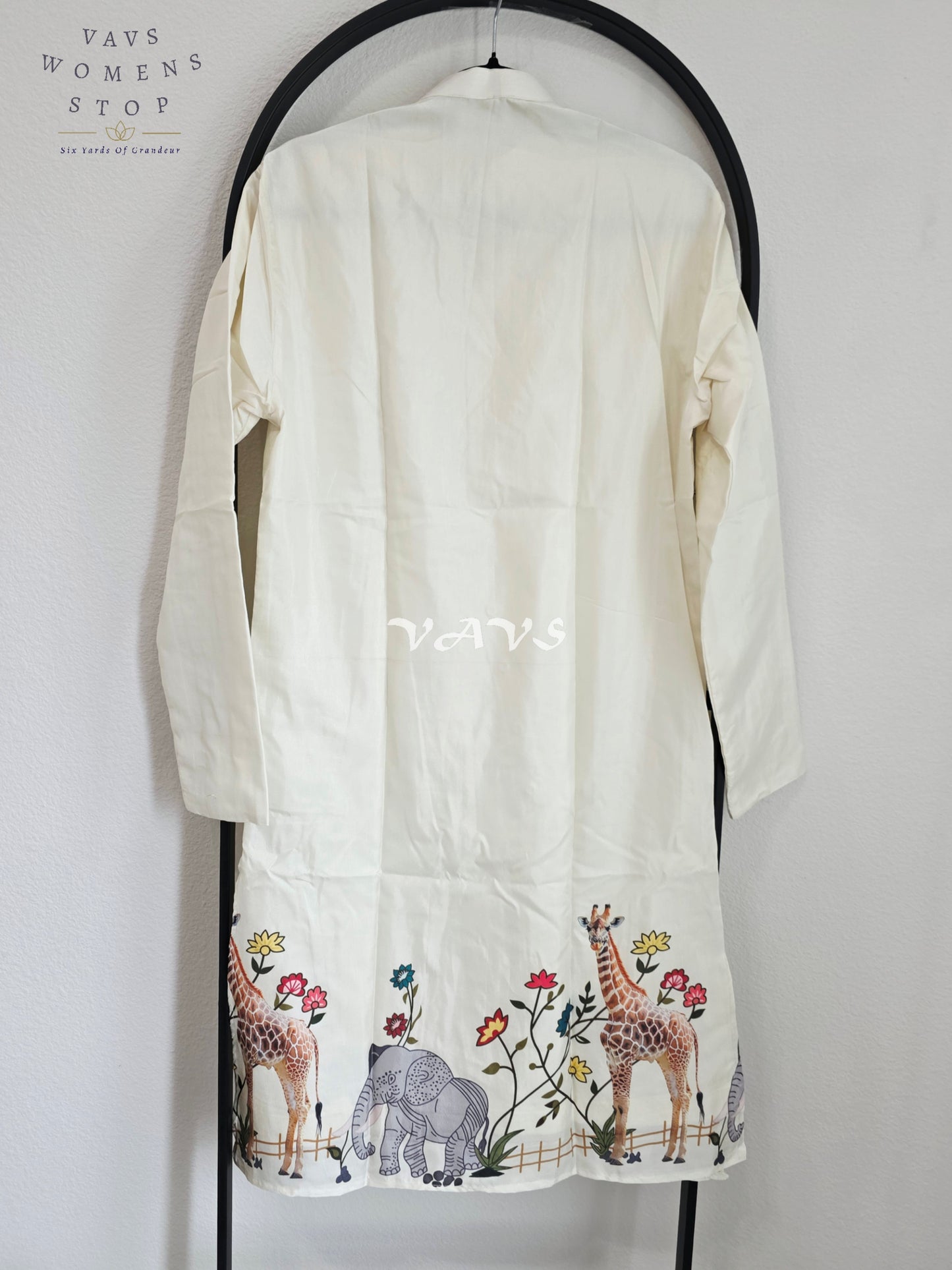 Royal Pearl Ivory Kalamkari Tussar Silk Giraffe & Elephant Men’s Tailored Kurta – Size Small