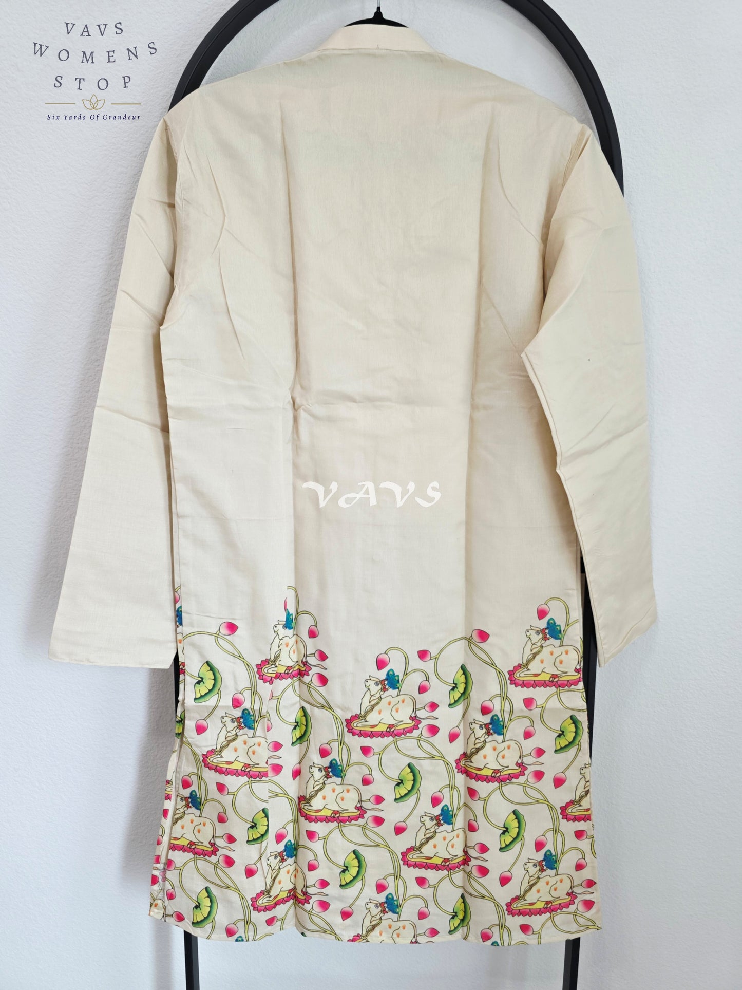 Royal Pearl Ivory Kalamkari Tussar Silk Pichwai Cow Men’s Tailored Kurta – Size Small