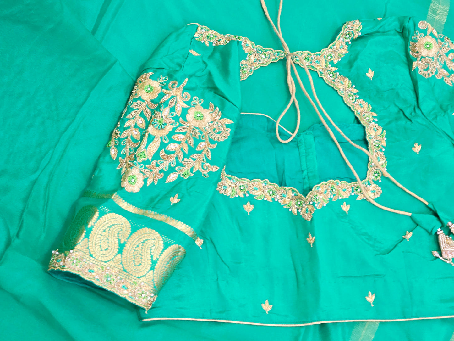 Emerald Green Pure Mysore Crepe Silk Saree, 130 GSM, with Gold Mango Butta Border & Matching Stitched Maggam Blouse — Size 36, Extendable to 42