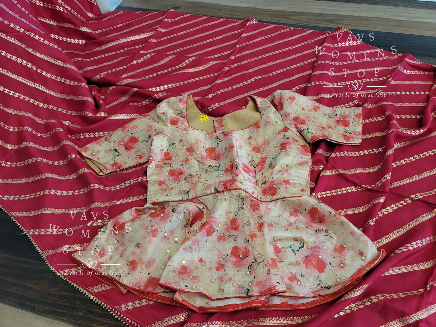 Munga Benarasi Crepe Silk Saree - Floral Blouse