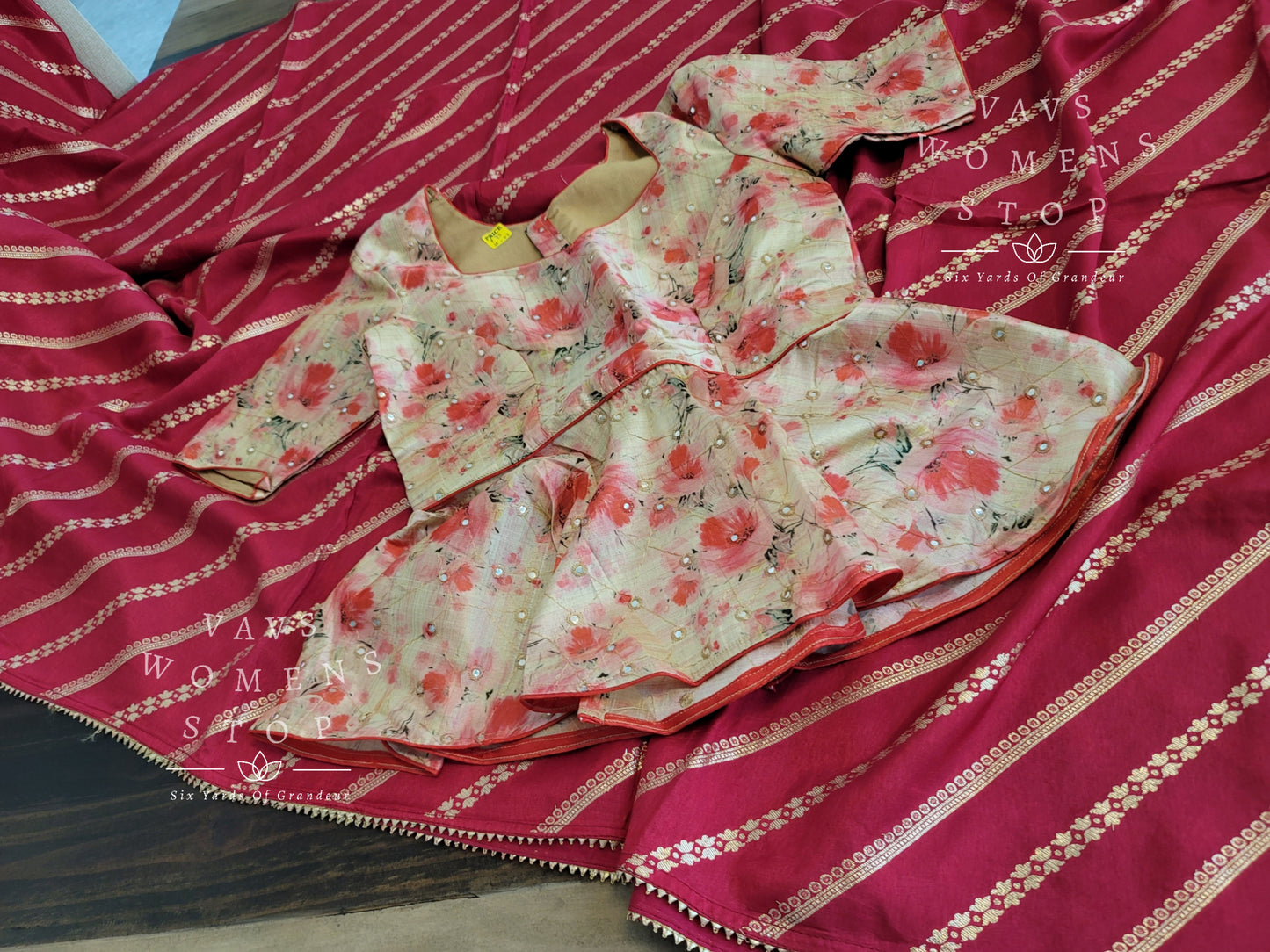 Munga Benarasi Crepe Silk Saree - Floral Blouse