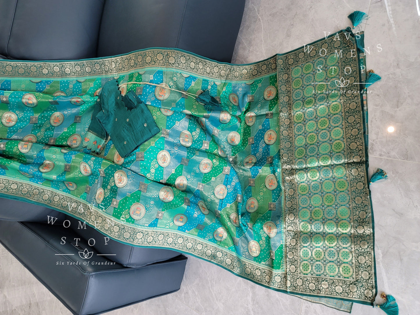 Munga Benarasi Crepesilk  Saree - Blouse