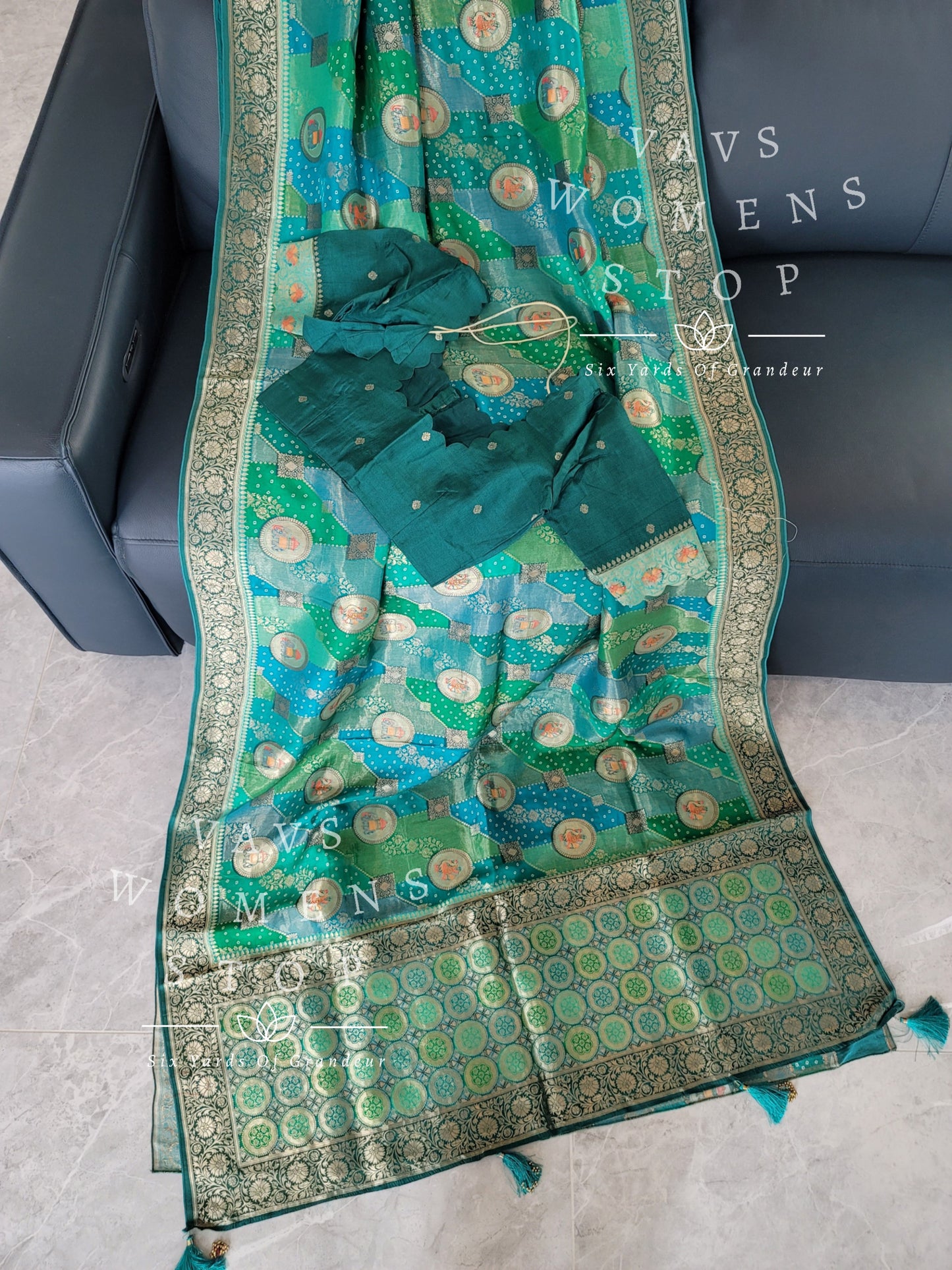 Munga Benarasi Crepesilk  Saree - Blouse