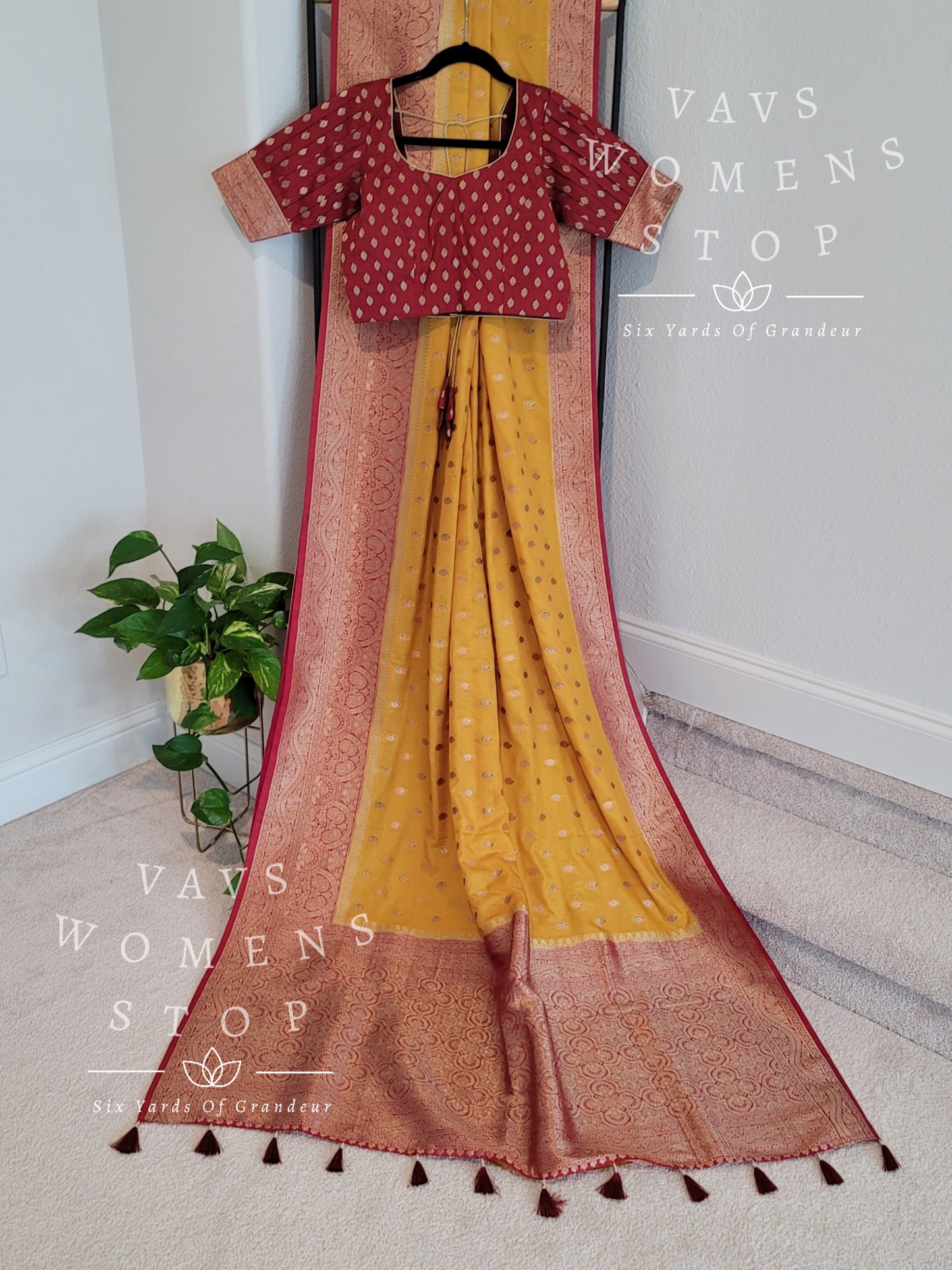 Classy Semi Benarasi Warm Fancy Silk Saree - Blouse